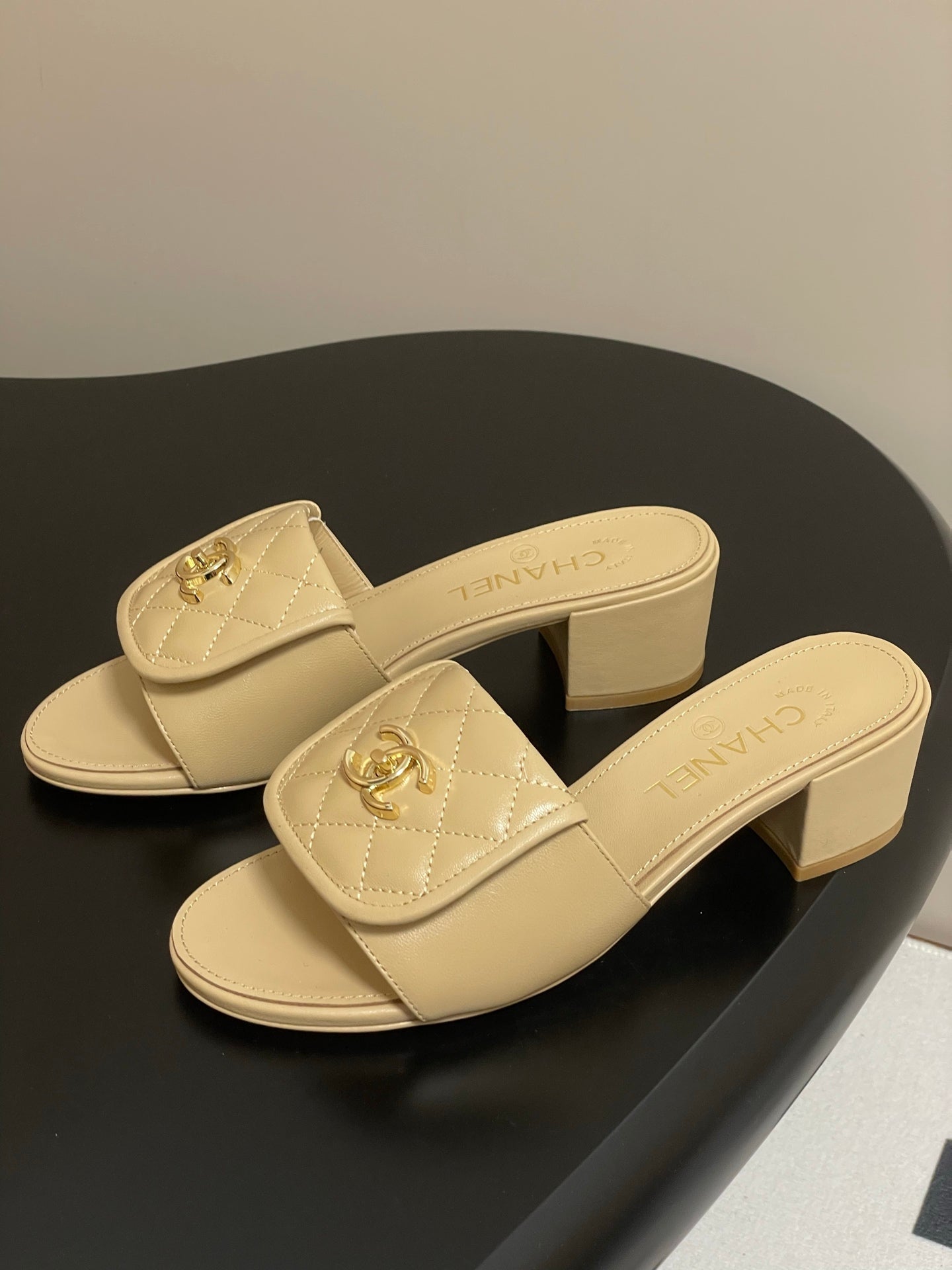 CC 25F Sandal Heel 5cm Quilted