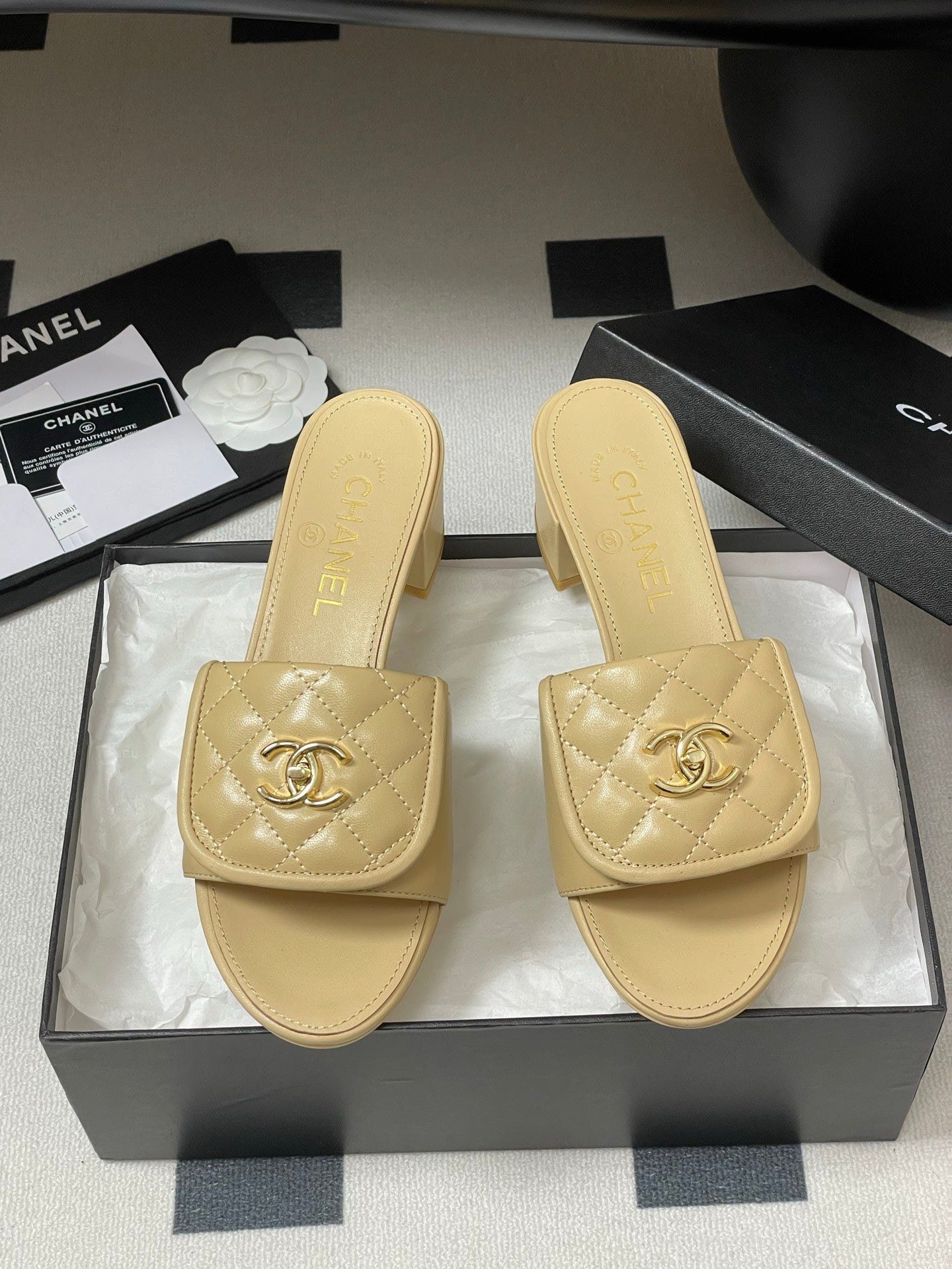 CC 25F Sandal Heel 5cm Quilted