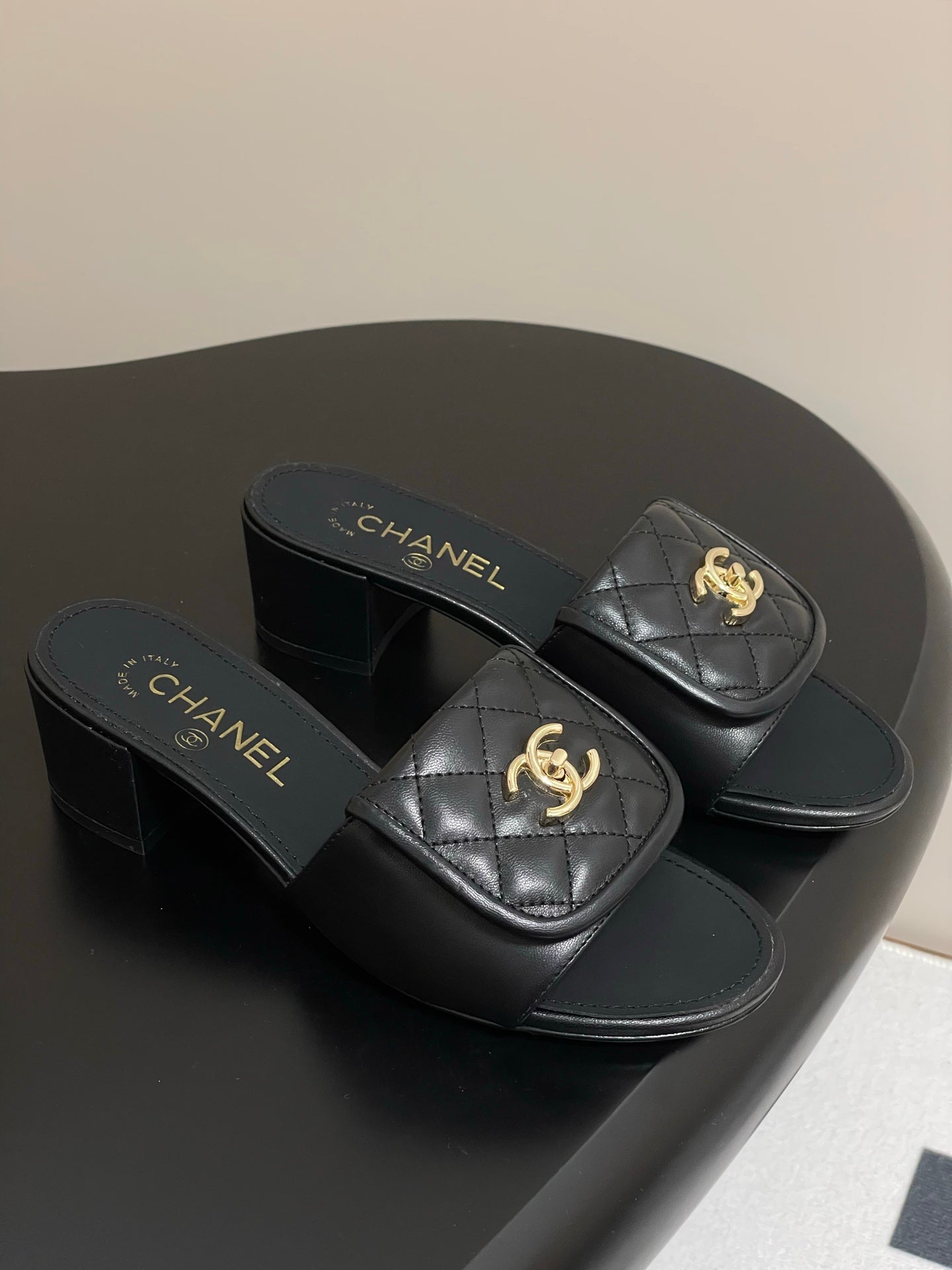 CC 25F Sandal Heel 5cm Quilted