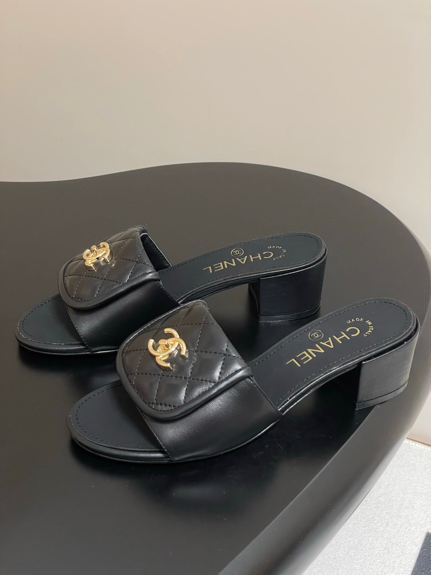 CC 25F Sandal Heel 5cm Quilted