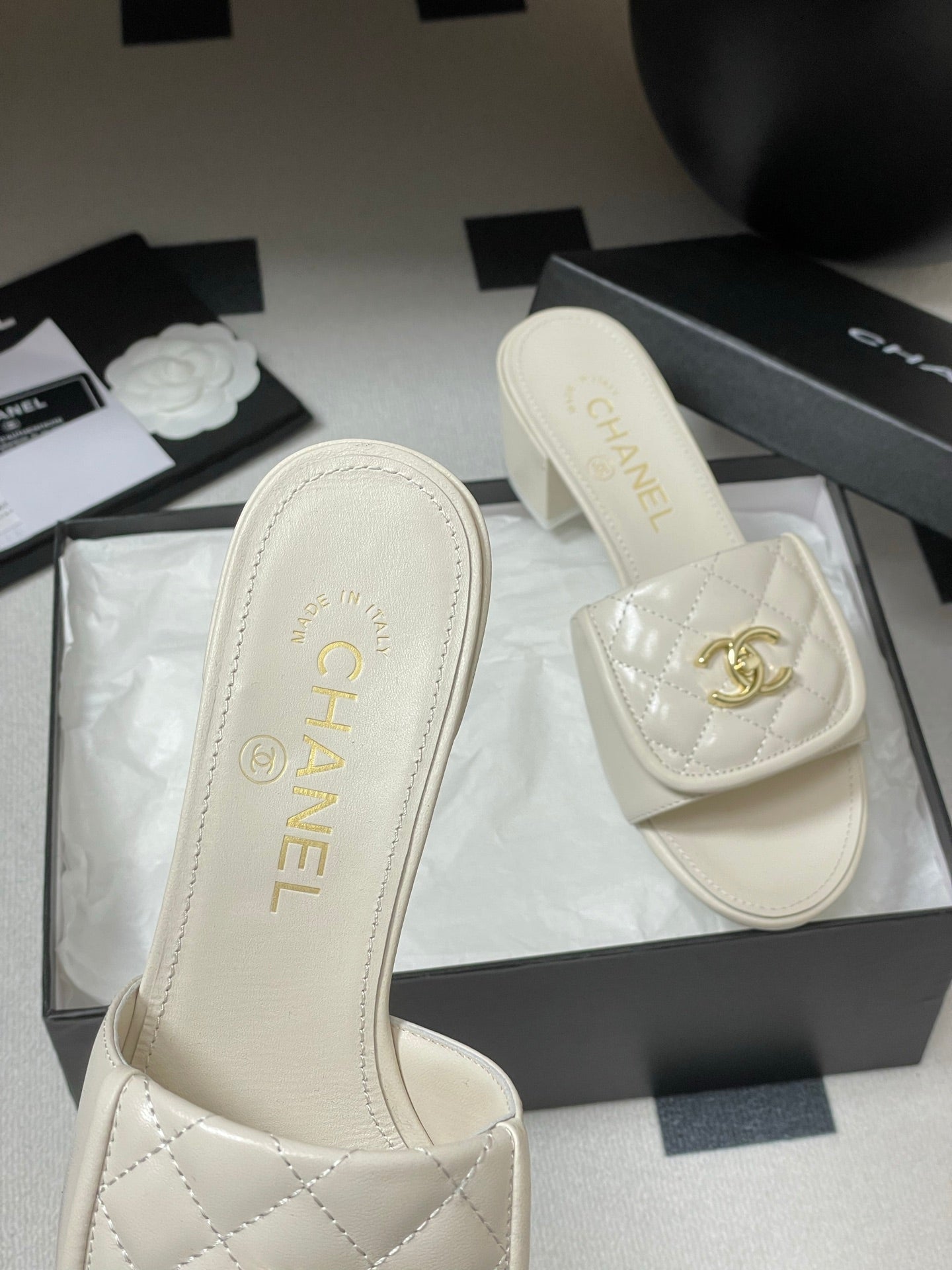 CC 25F Sandal Heel 5cm Quilted