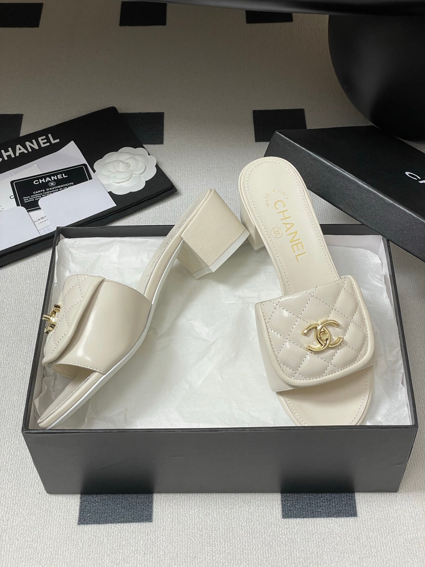 CC 25F Sandal Heel 5cm Quilted