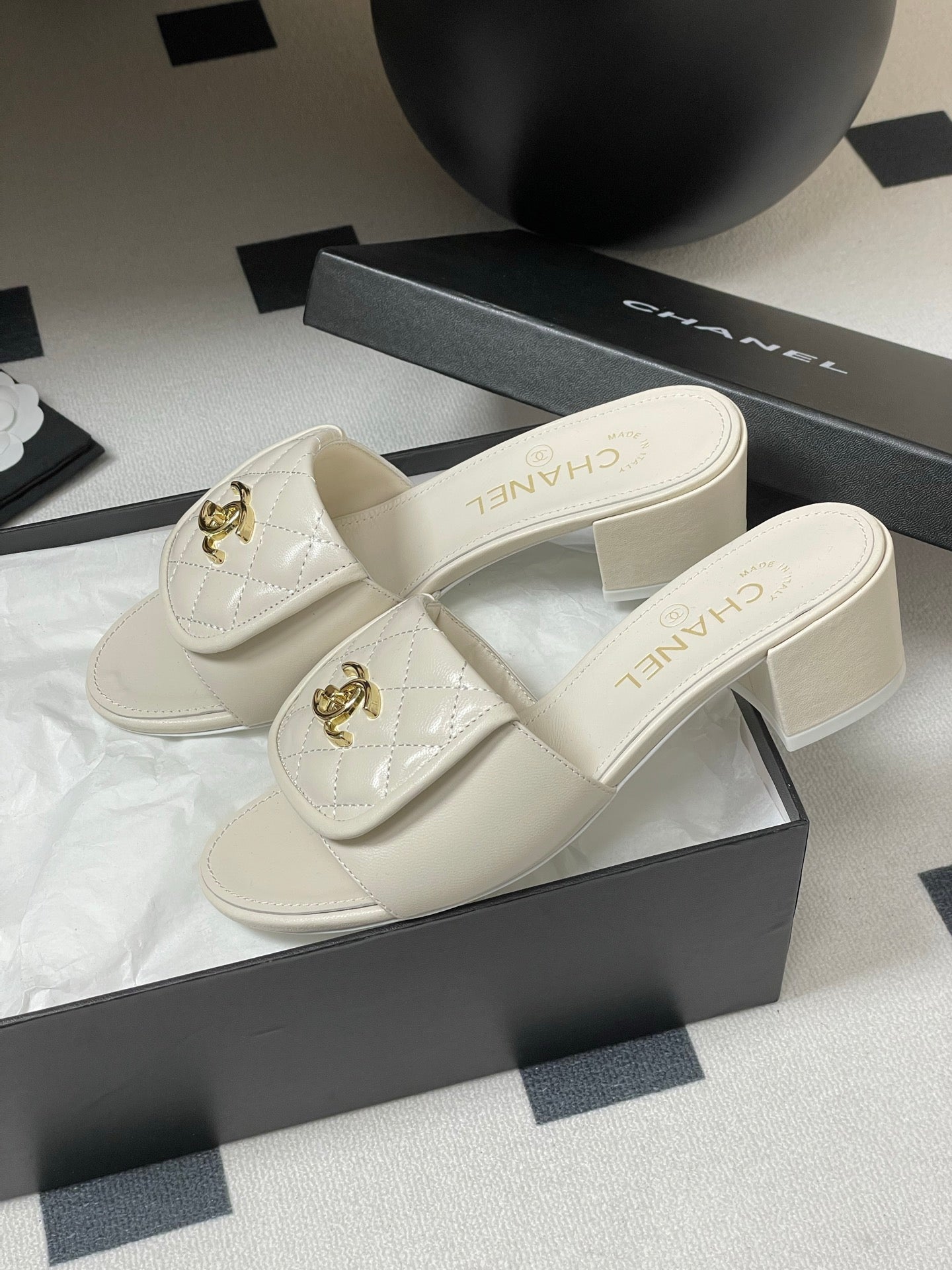 CC 25F Sandal Heel 5cm Quilted