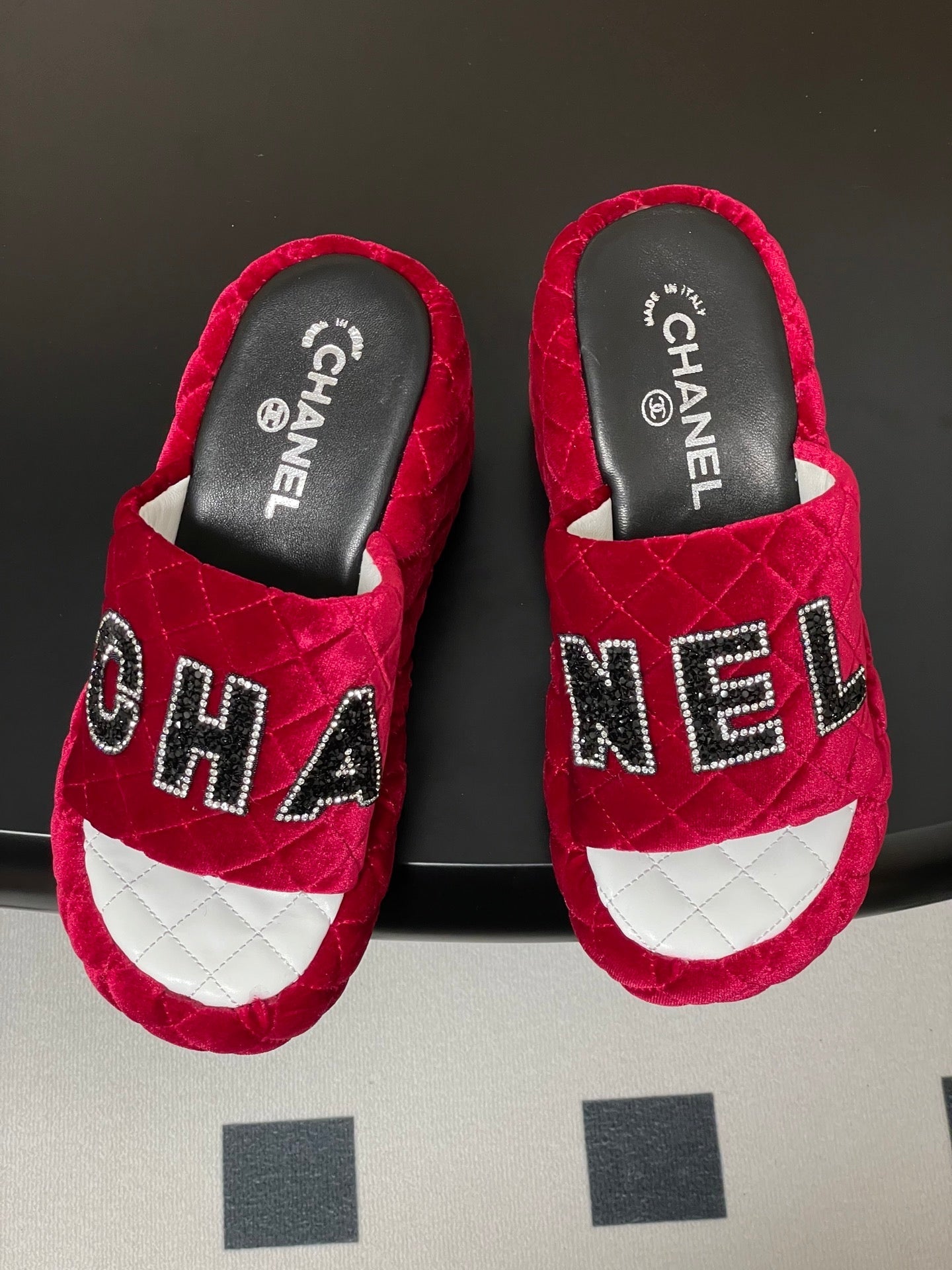 CC 25 Platform Slippers Red Velvet Sheepskin 334238