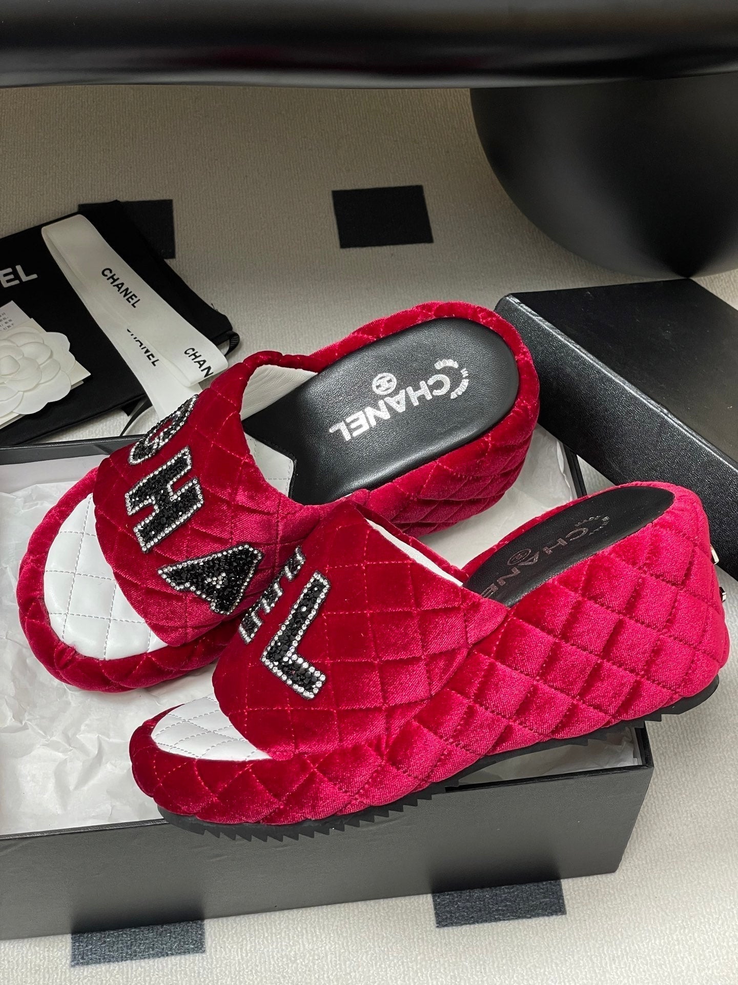CC 25 Platform Slippers Red Velvet Sheepskin 334238