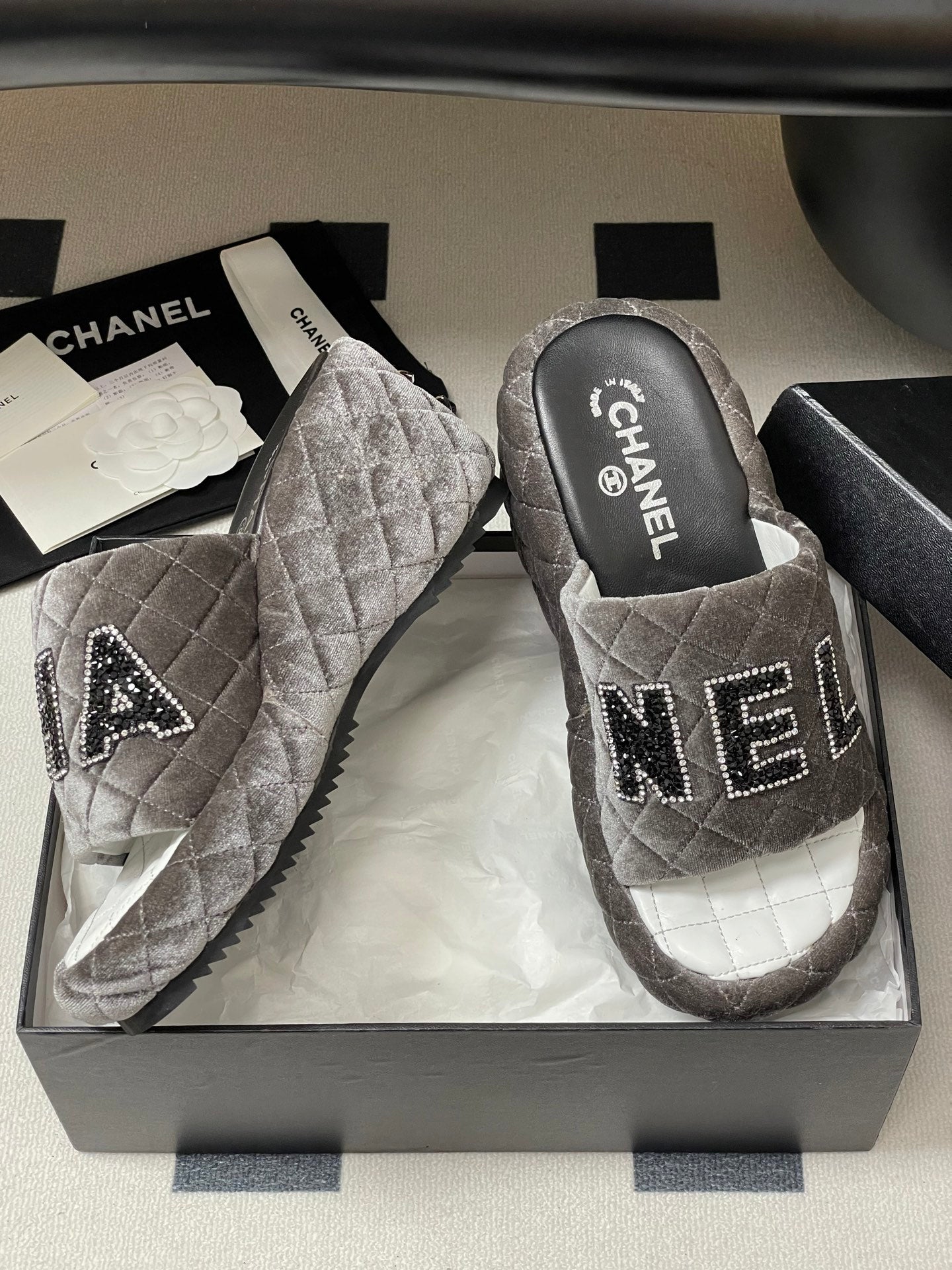 CC 25 Platform Slippers Grey Velvet Sheepskin 334239