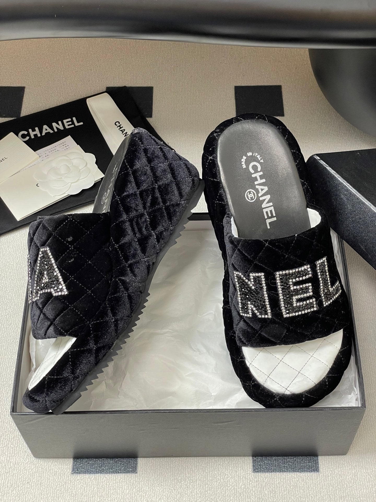 CC 25 Platform Slippers Black Velvet Sheepskin 334240