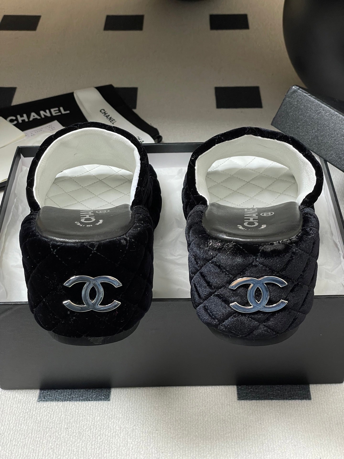 CC 25 Platform Slippers Black Velvet Sheepskin 334240