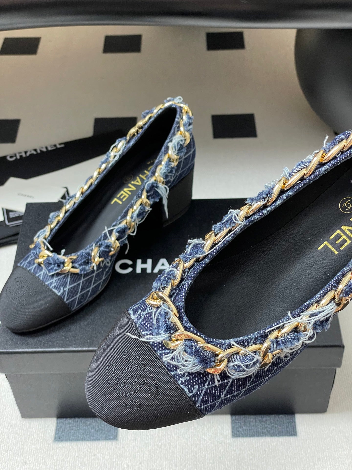 Chanel 25A 55mm Pump Big Chain Double C Dark Blue Denim Sheepskin 393811