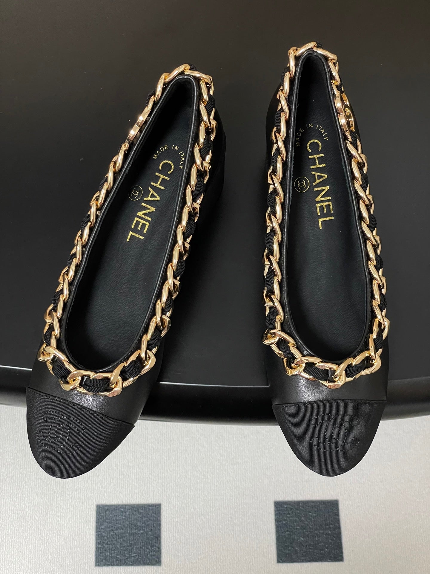 Chanel 25A 55mm Pump Big Chain Double C Black Sheepskin 393815