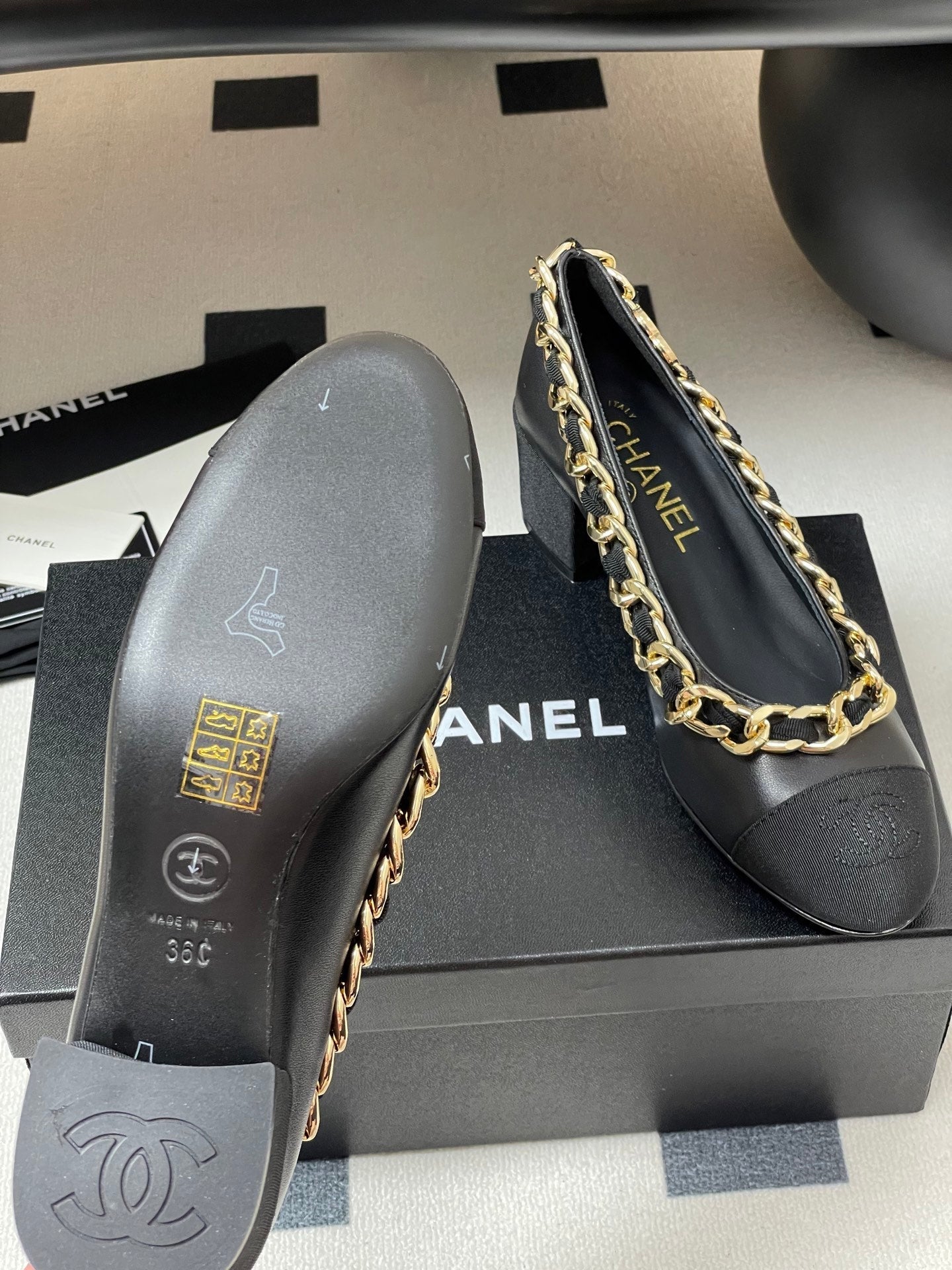 Chanel 25A 55mm Pump Big Chain Double C Black Sheepskin 393815