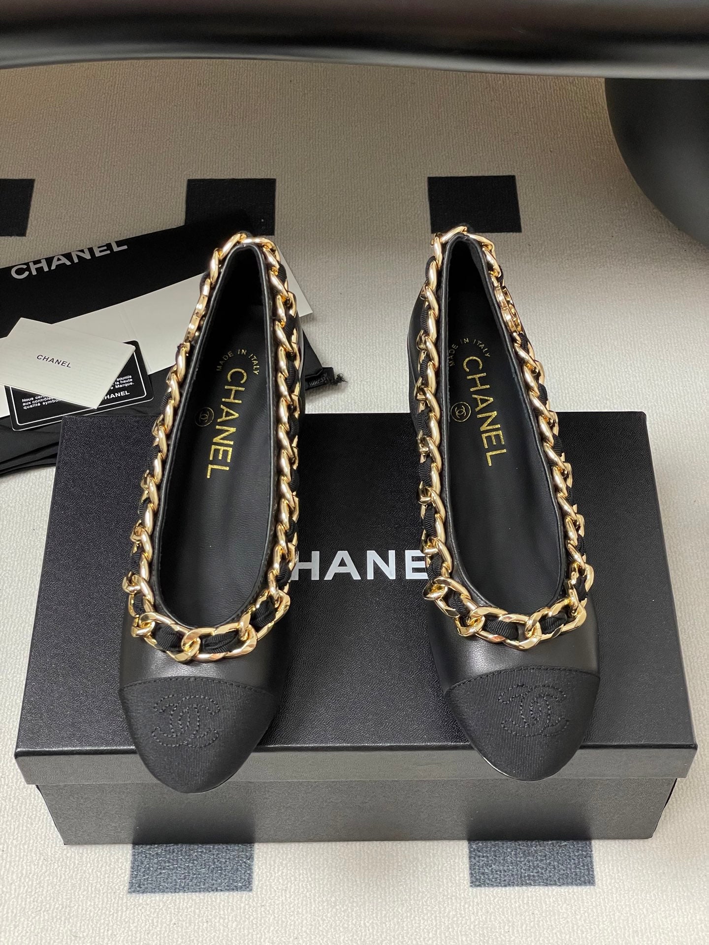 Chanel 25A 55mm Pump Big Chain Double C Black Sheepskin 393815
