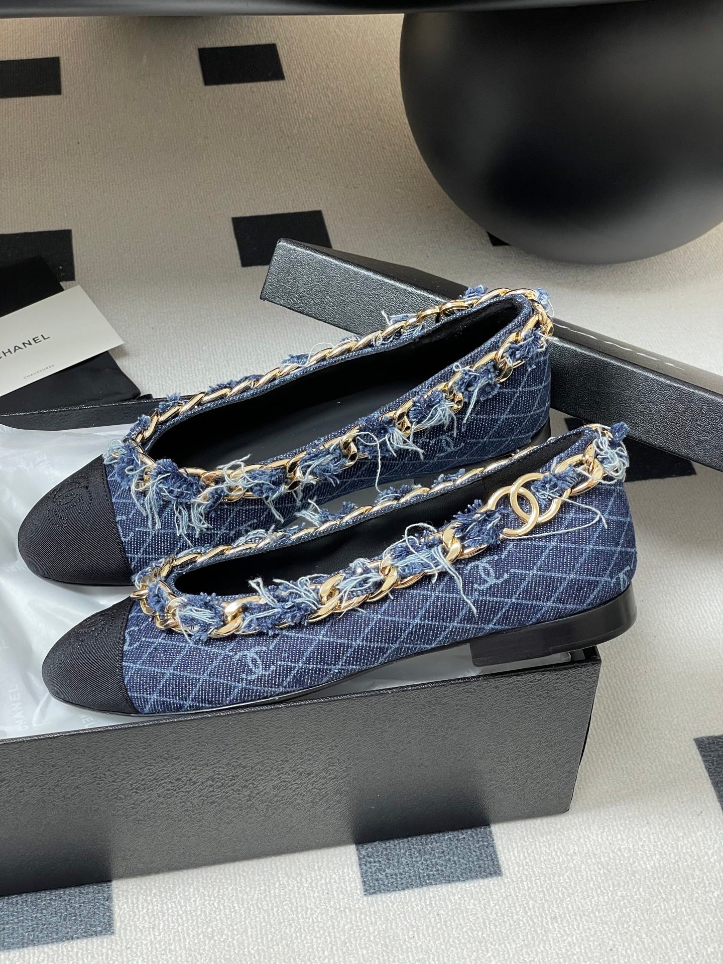 Chanel 25A Ballet Flats Big Chain Double C Dark Blue Denim Sheepskin 393816