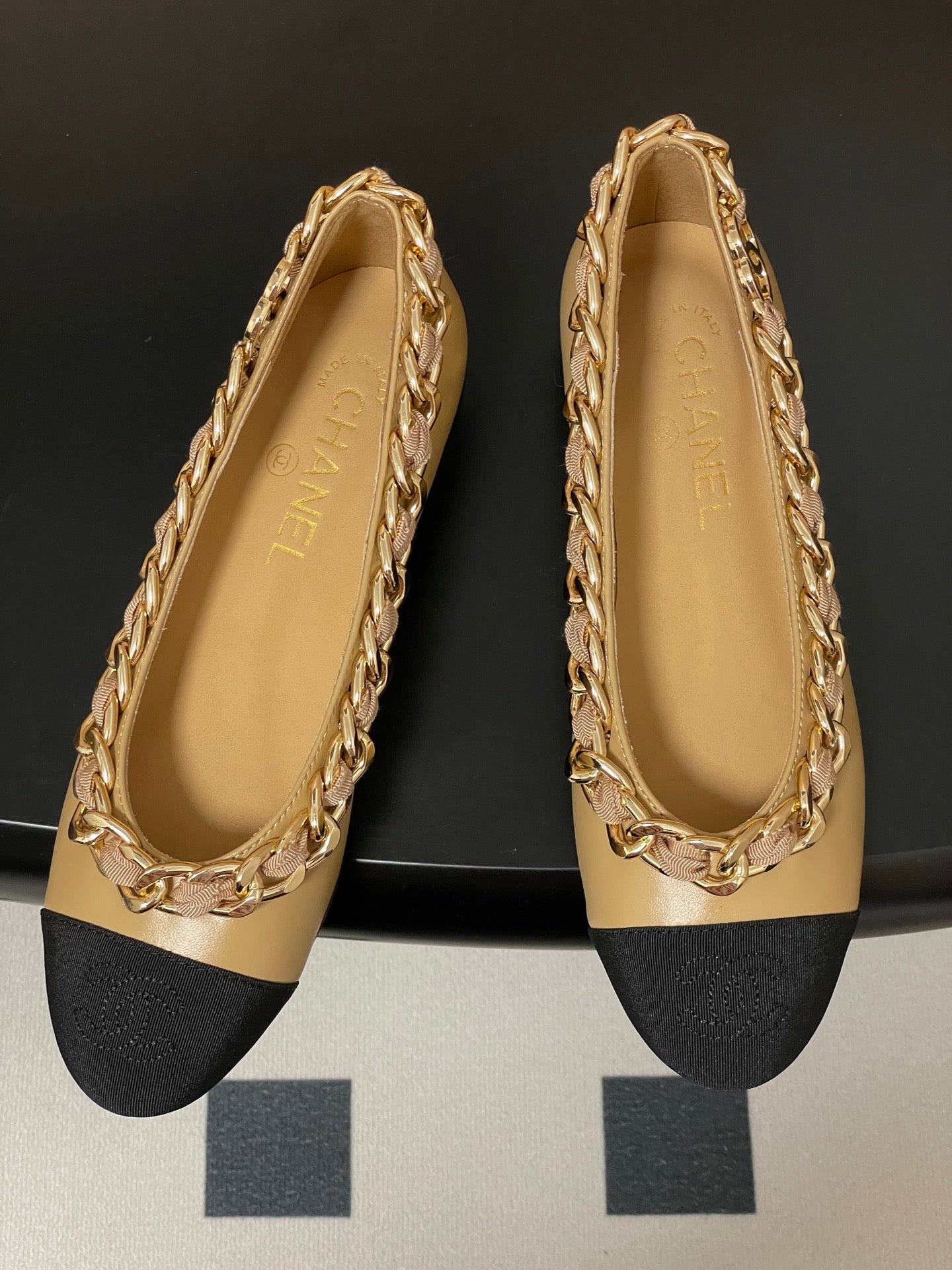Chanel 25A Ballet Flats Big Chain Double C Beige Black Sheepskin 393818