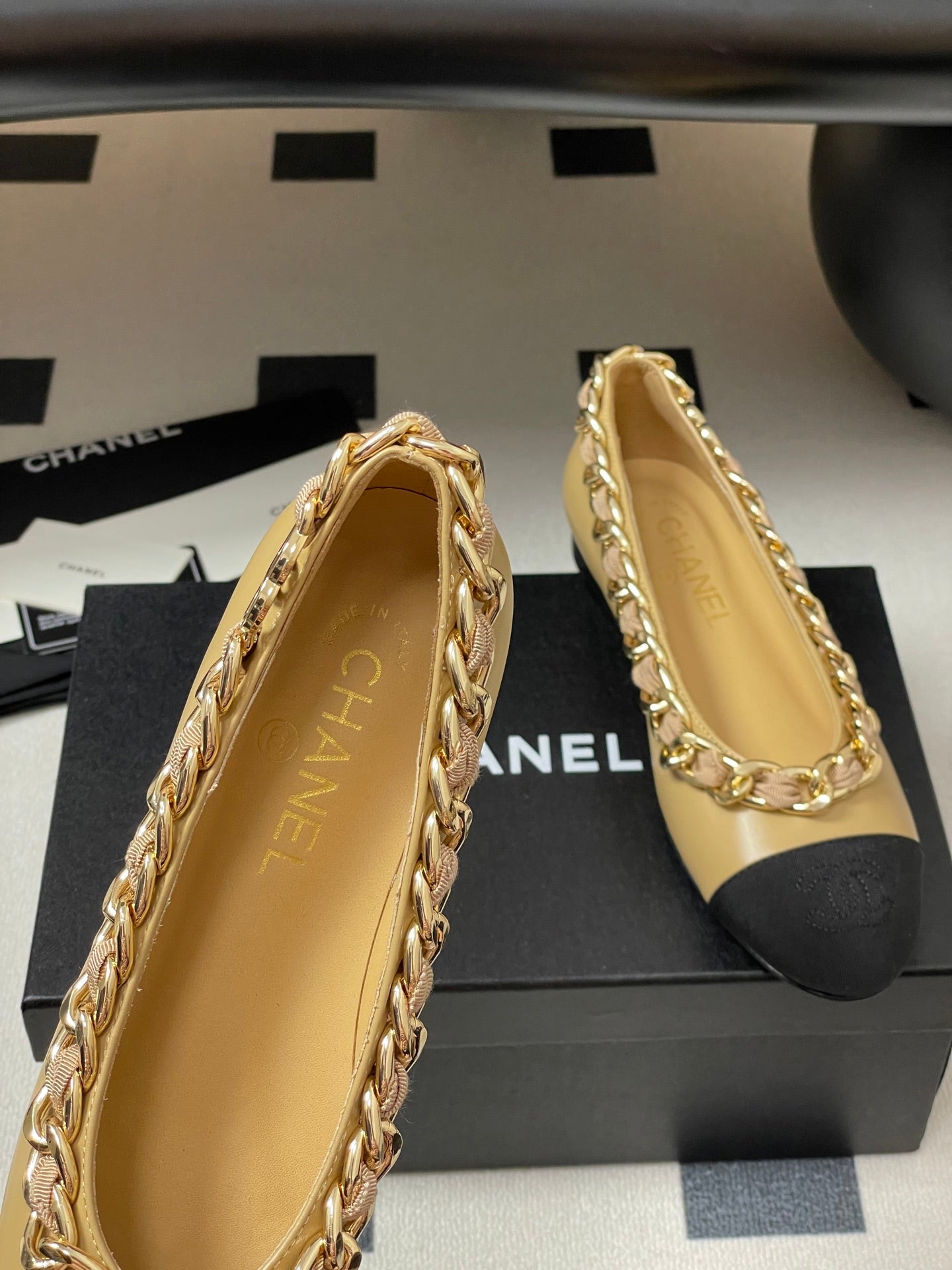 Chanel 25A Ballet Flats Big Chain Double C Beige Black Sheepskin 393818