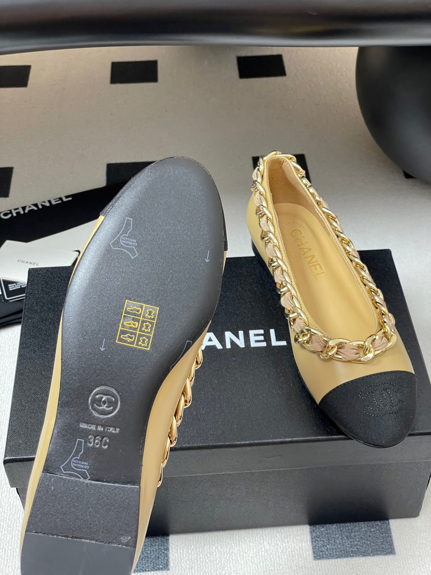 Chanel 25A Ballet Flats Big Chain Double C Beige Black Sheepskin 393818