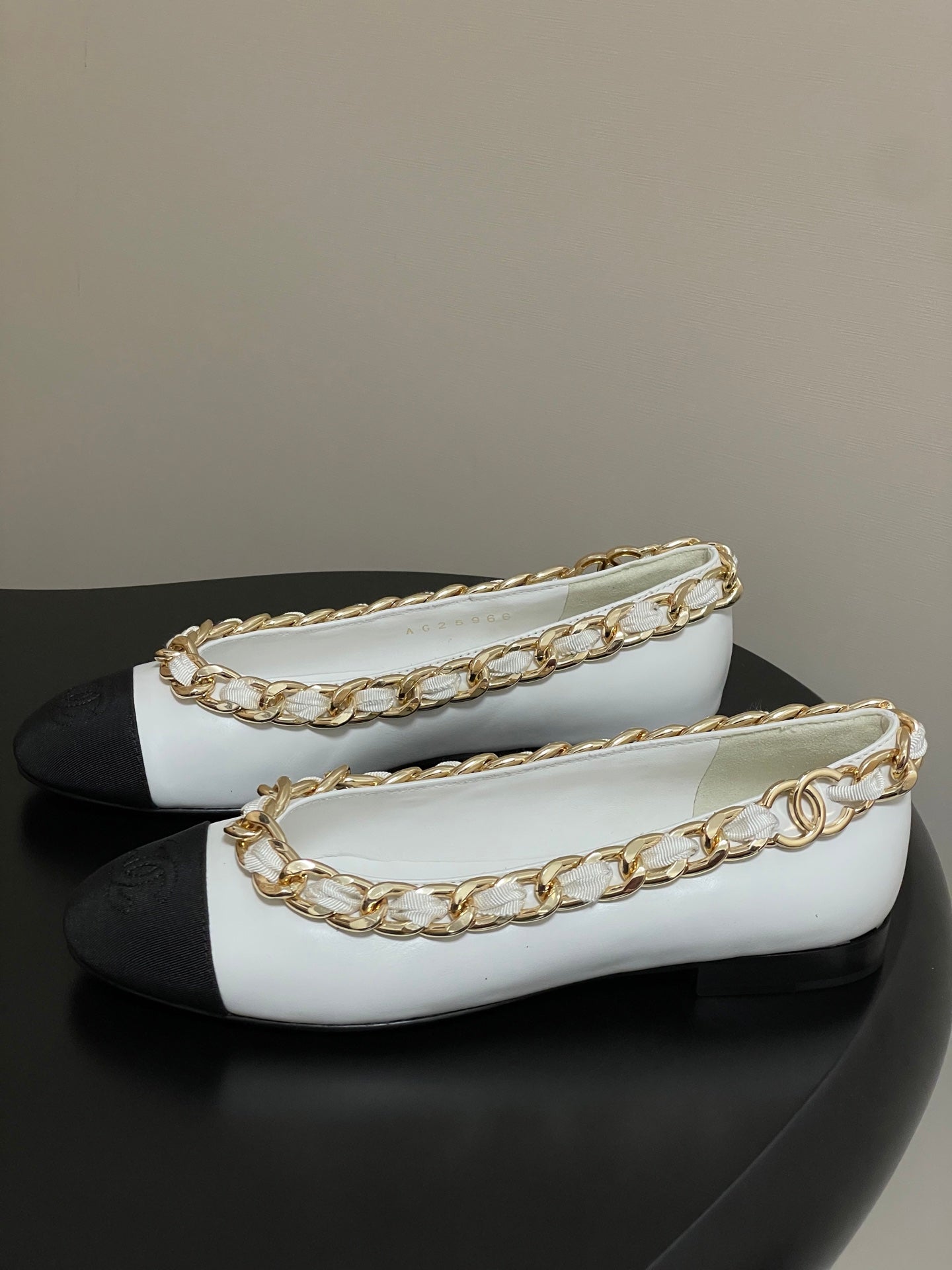 Chanel 25A Ballet Flats Big Chain Double C White Black Sheepskin 393819