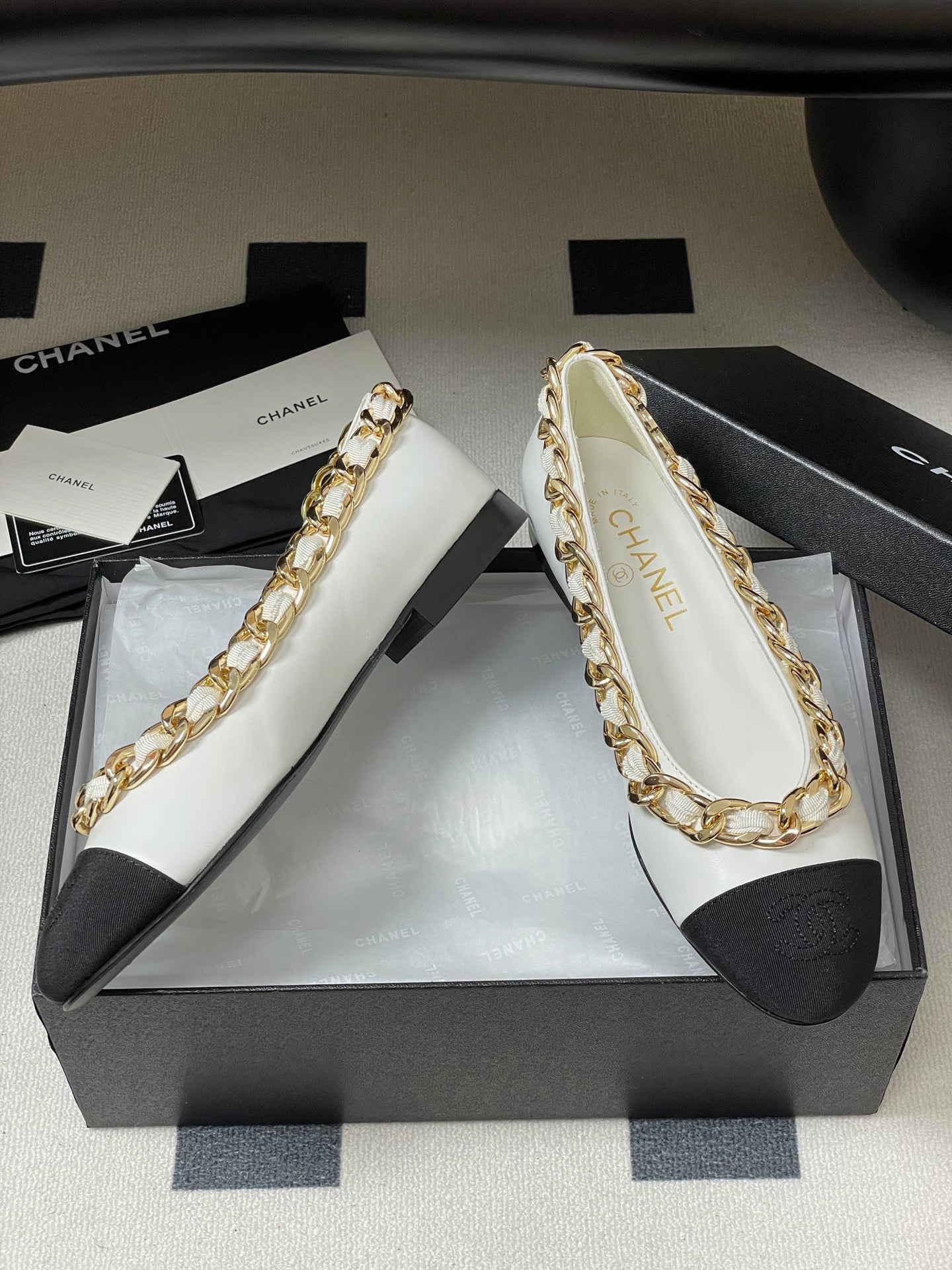 Chanel 25A Ballet Flats Big Chain Double C White Black Sheepskin 393819