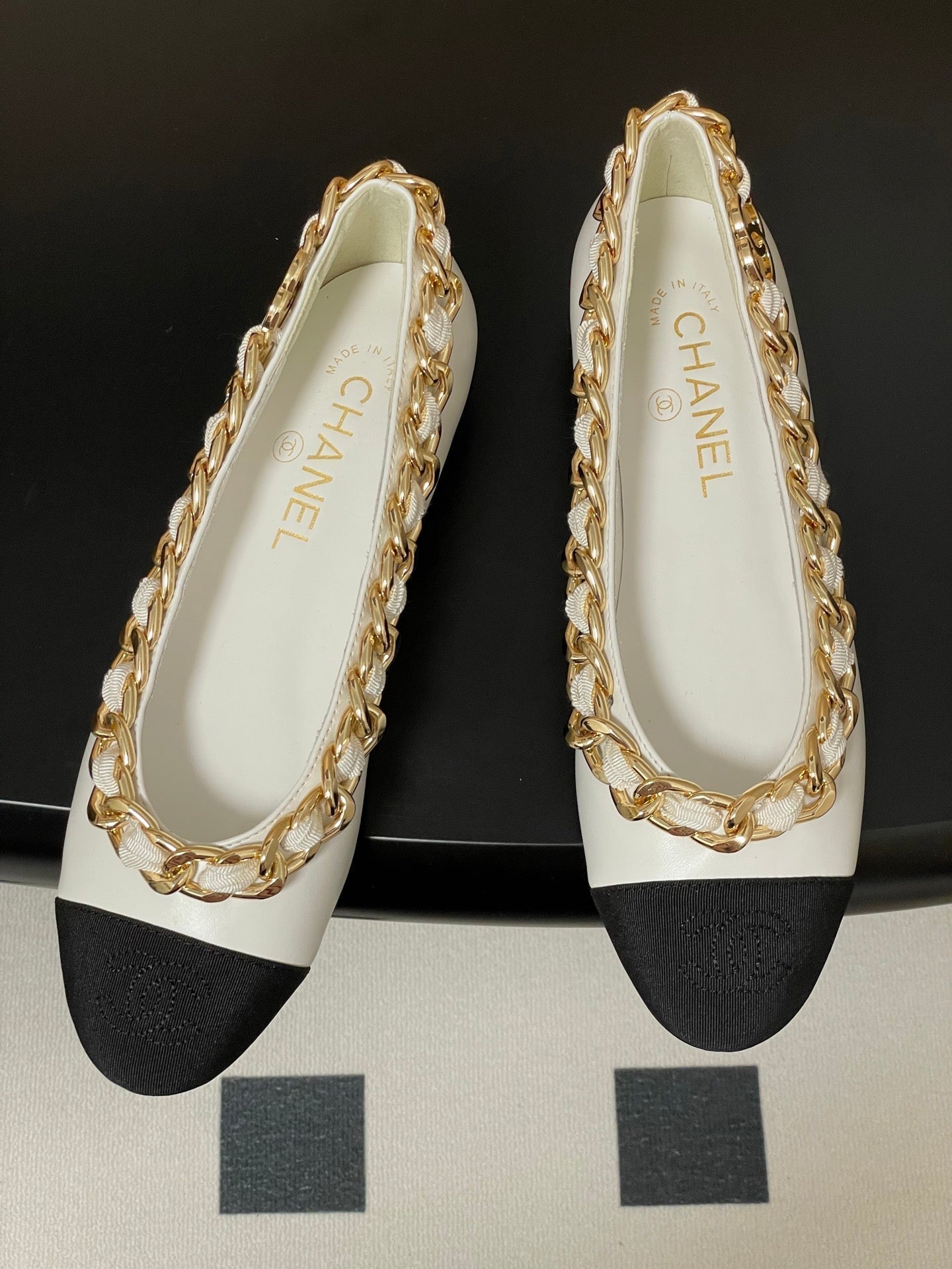 Chanel 25A Ballet Flats Big Chain Double C White Black Sheepskin 393819