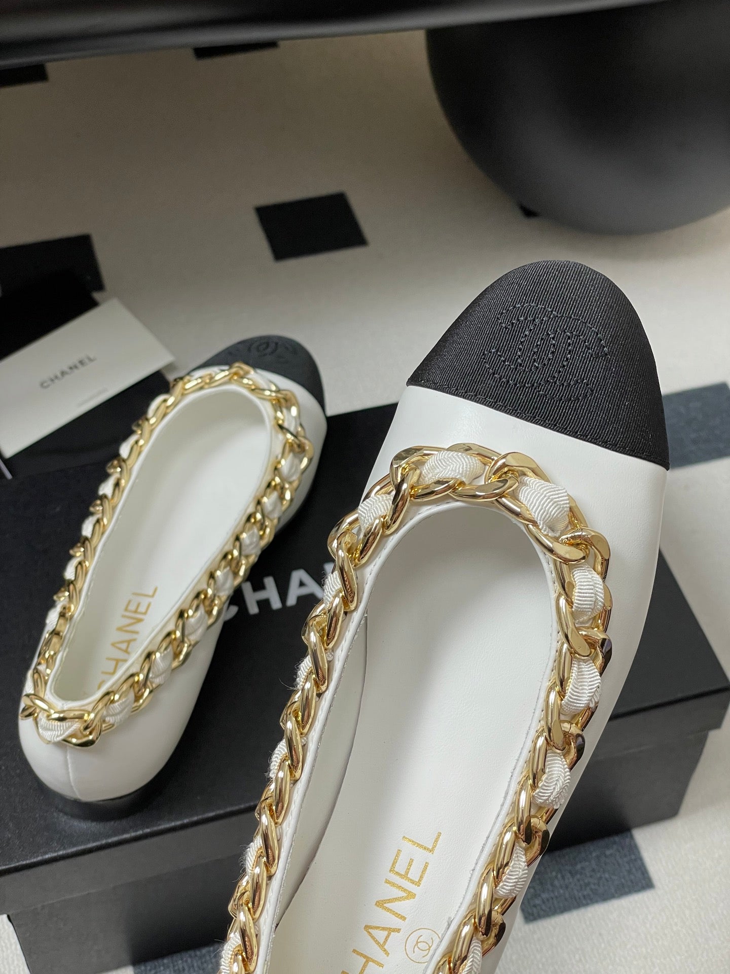 Chanel 25A Ballet Flats Big Chain Double C White Black Sheepskin 393819