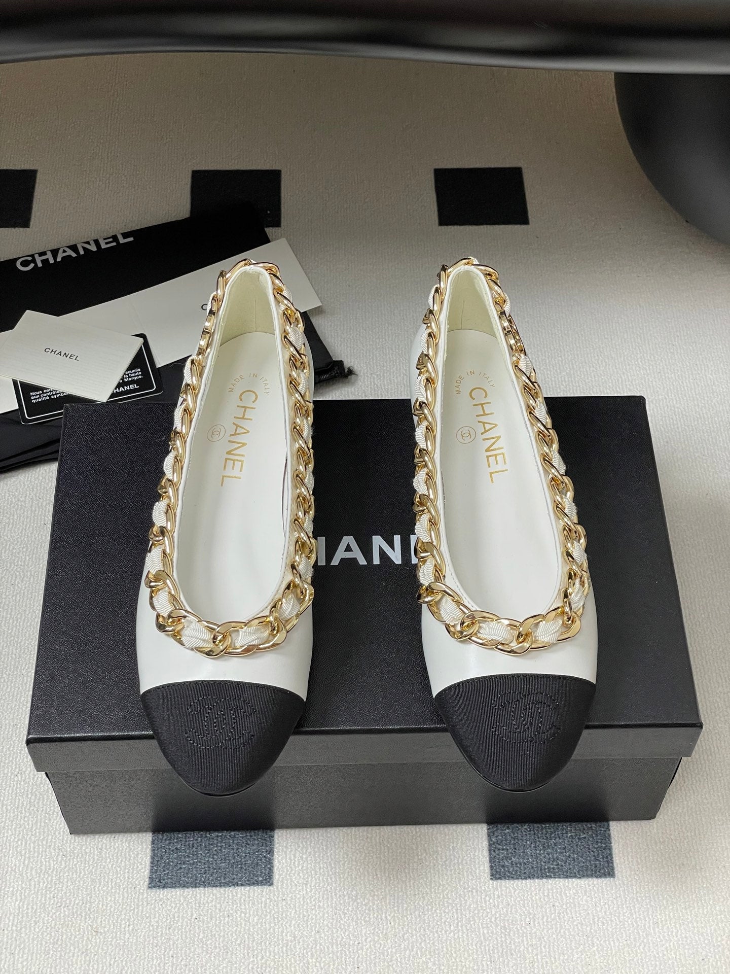 Chanel 25A Ballet Flats Big Chain Double C White Black Sheepskin 393819