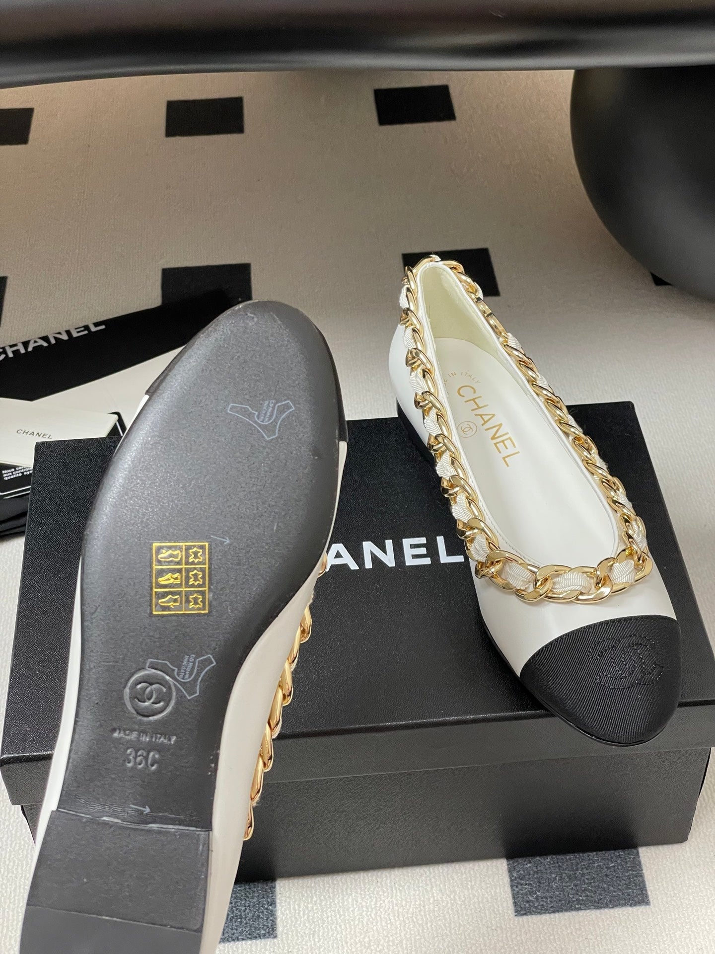 Chanel 25A Ballet Flats Big Chain Double C White Black Sheepskin 393819