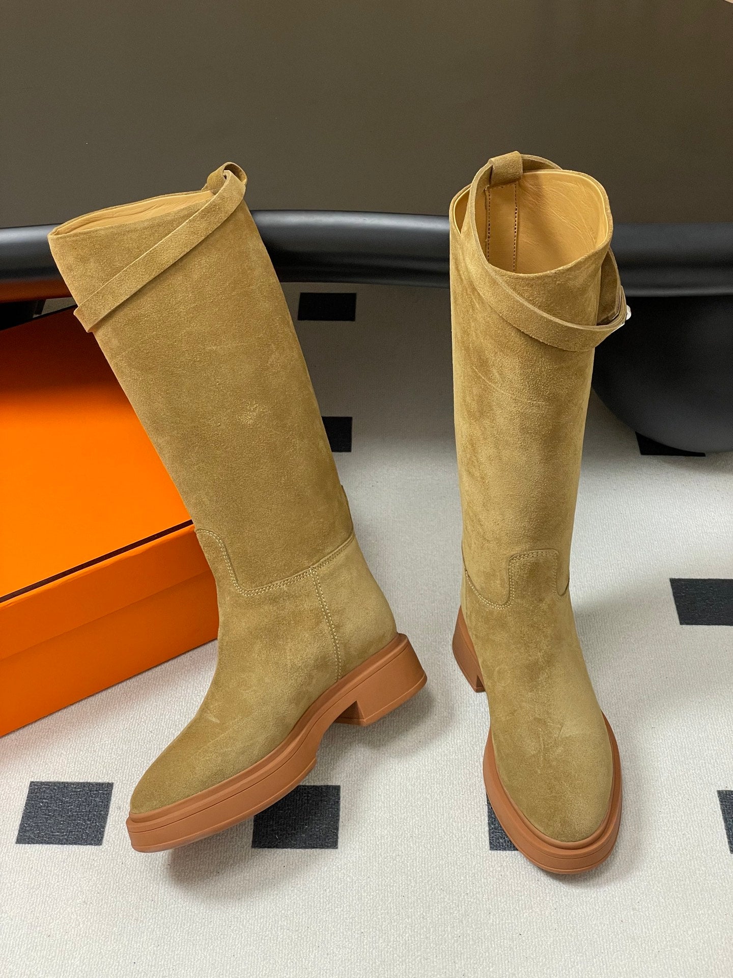 HM Jumping Boots Light Tan Kelly Buckle Suede 423266