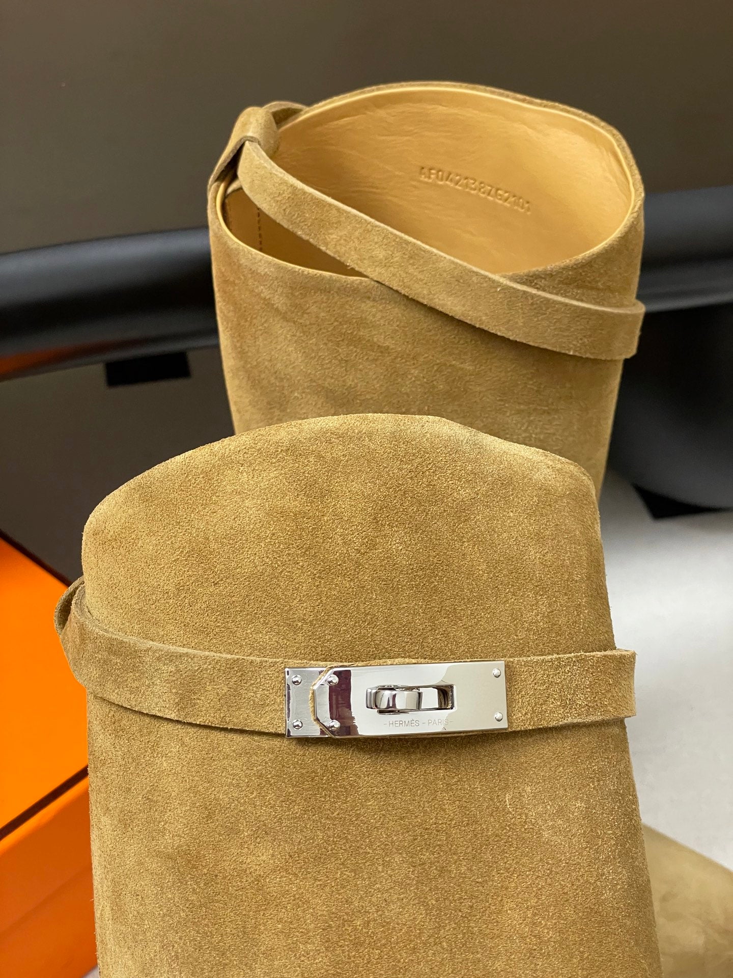 HM Jumping Boots Light Tan Kelly Buckle Suede 423266