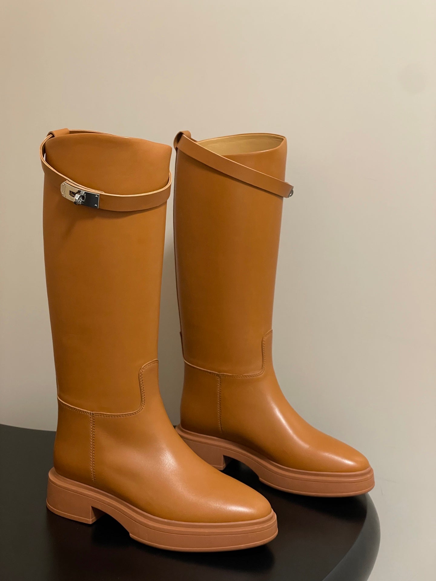 HM Jumping Boots Caramel Brown Kelly Buckle Cowhide Leather