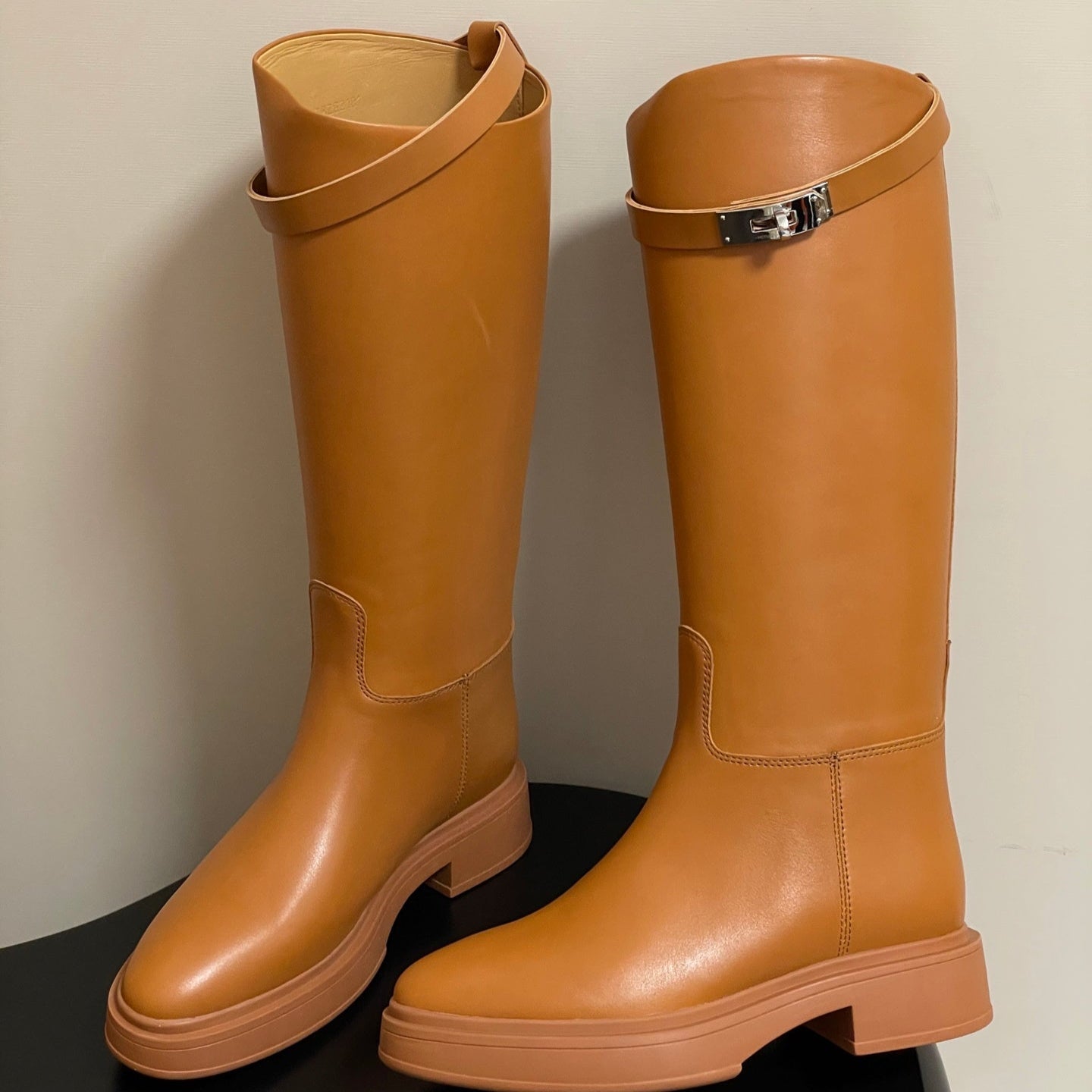HM Jumping Boots Caramel Brown Kelly Buckle Cowhide Leather