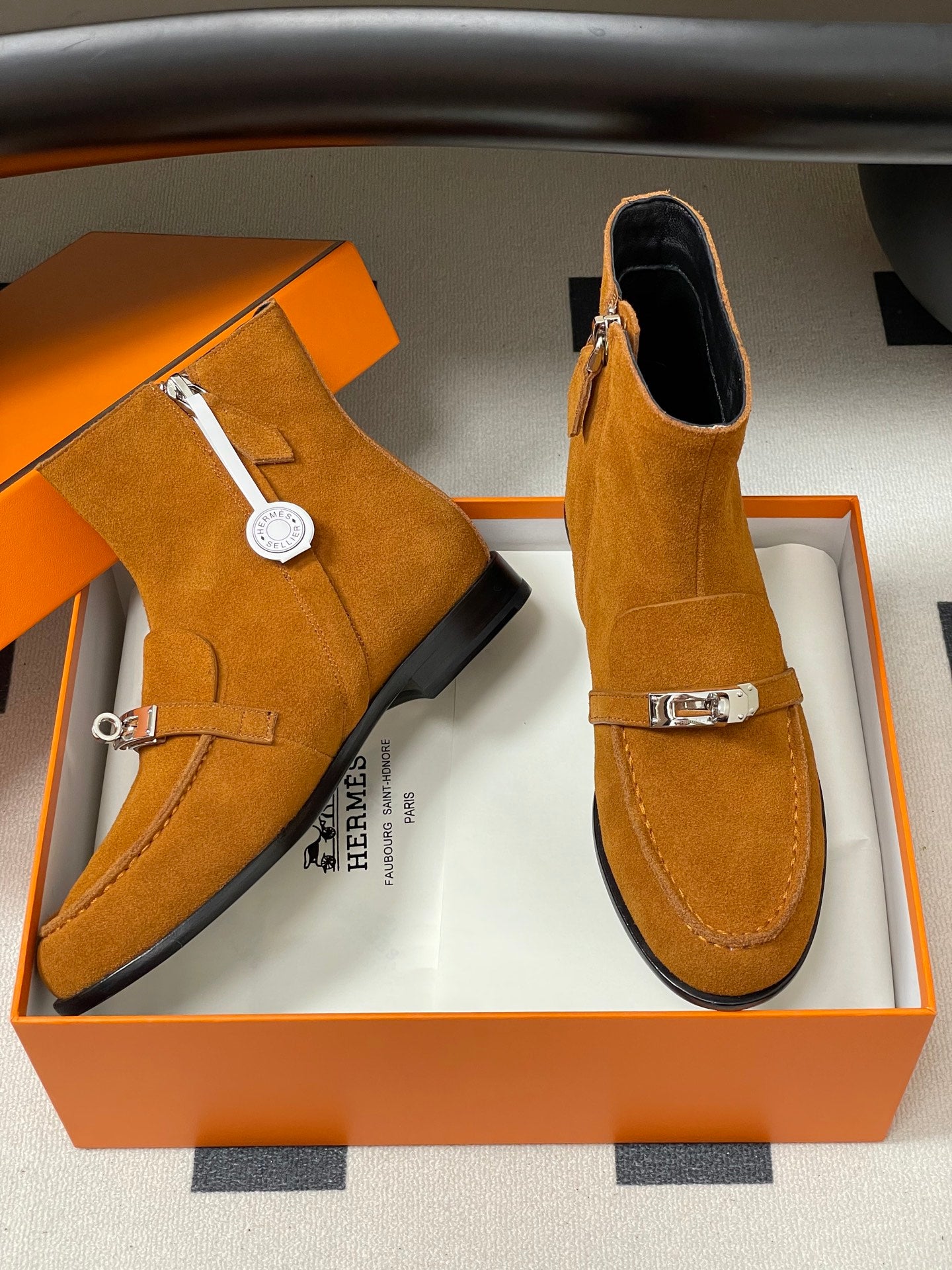 HM  short boots kelly buckle rich burnt orange suede