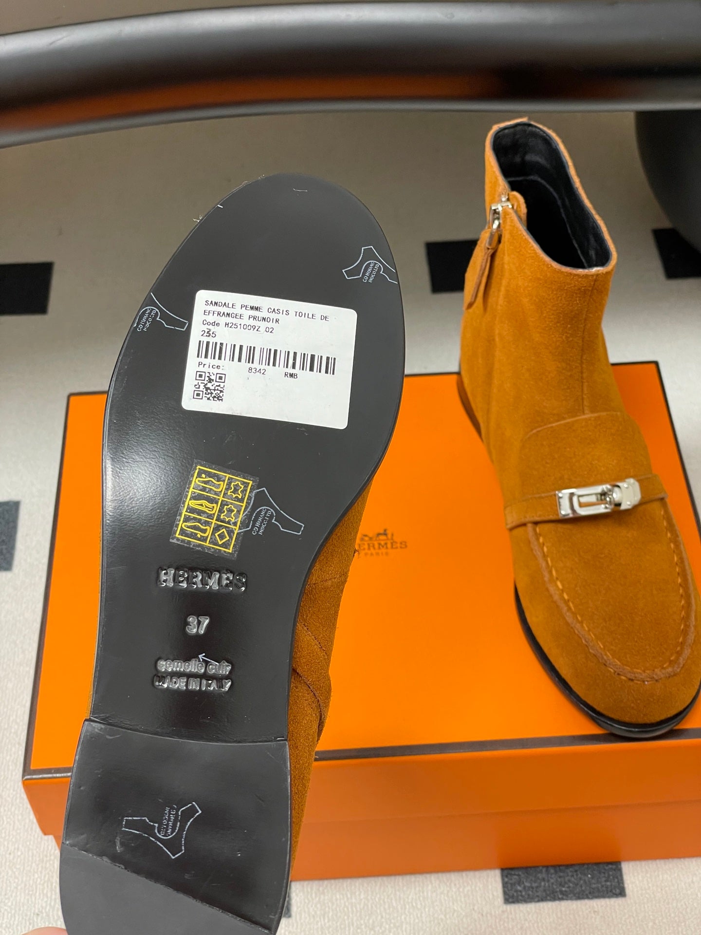 HM  short boots kelly buckle rich burnt orange suede