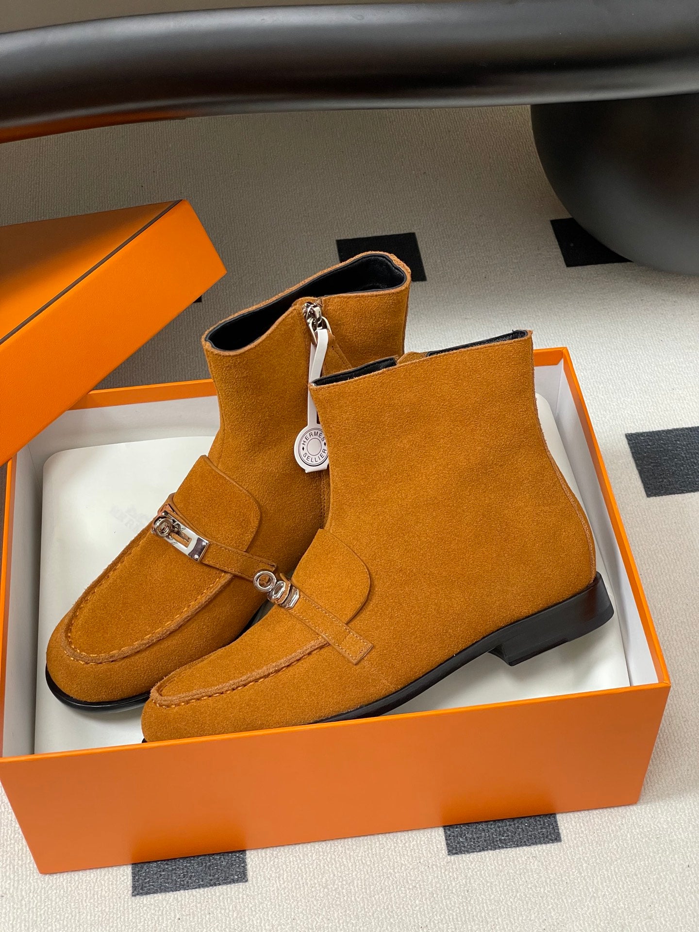 HM  short boots kelly buckle rich burnt orange suede