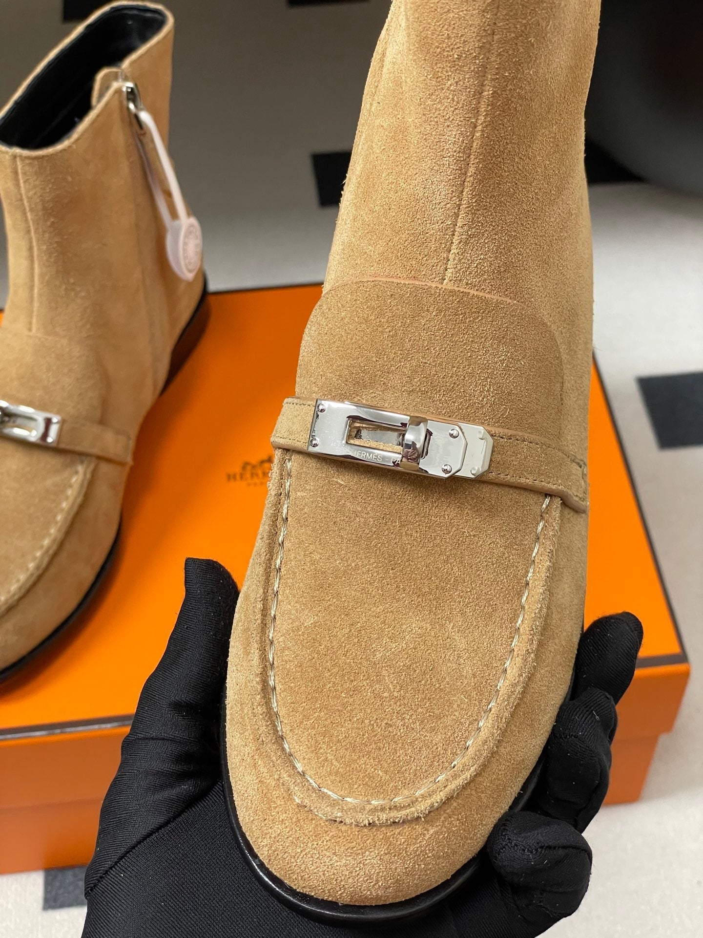 HM  short boots kelly buckle light beige suede