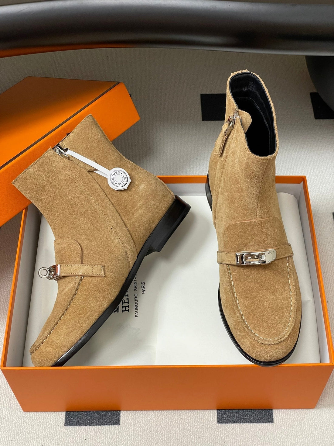 HM  short boots kelly buckle light beige suede