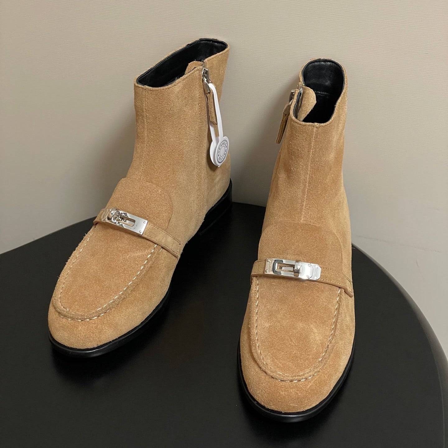 HM  short boots kelly buckle light beige suede