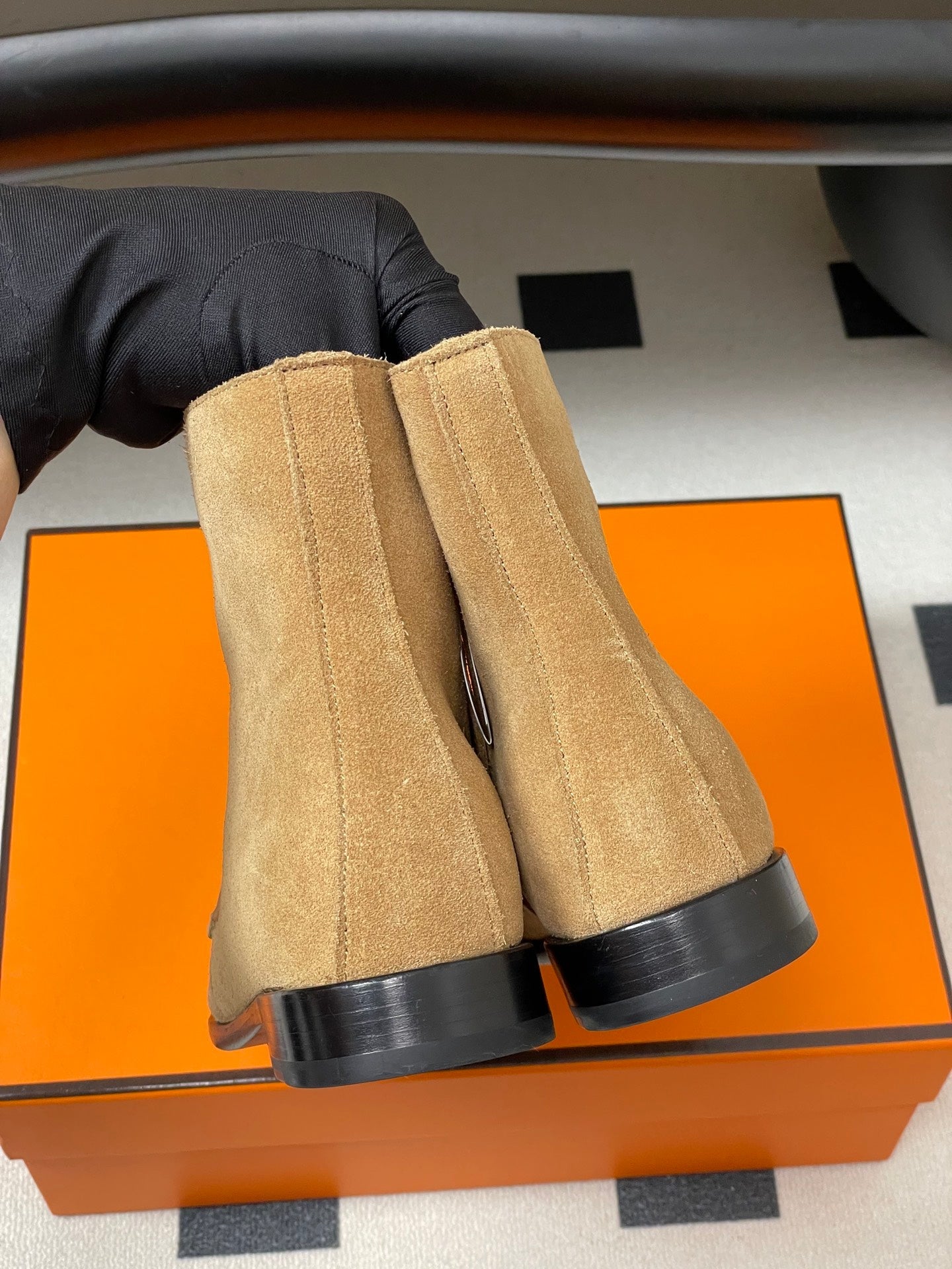 HM  short boots kelly buckle light beige suede