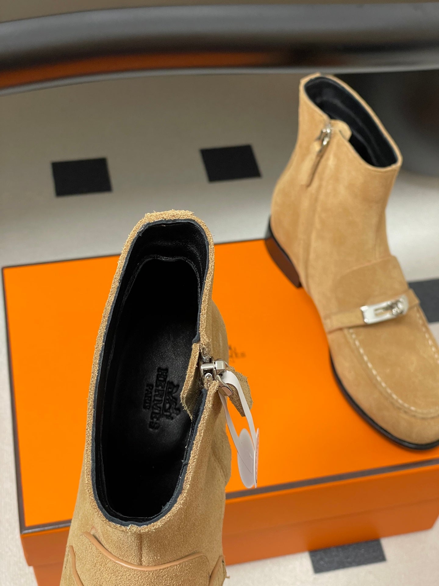 HM  short boots kelly buckle light beige suede