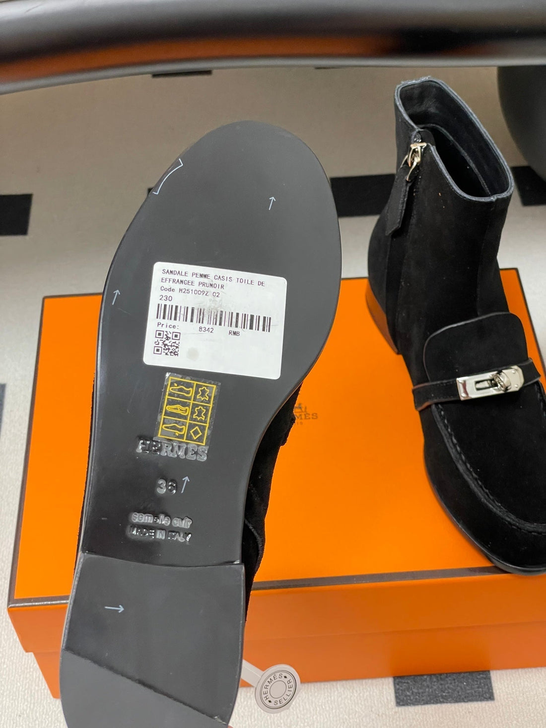 HM  short boots kelly buckle black suede