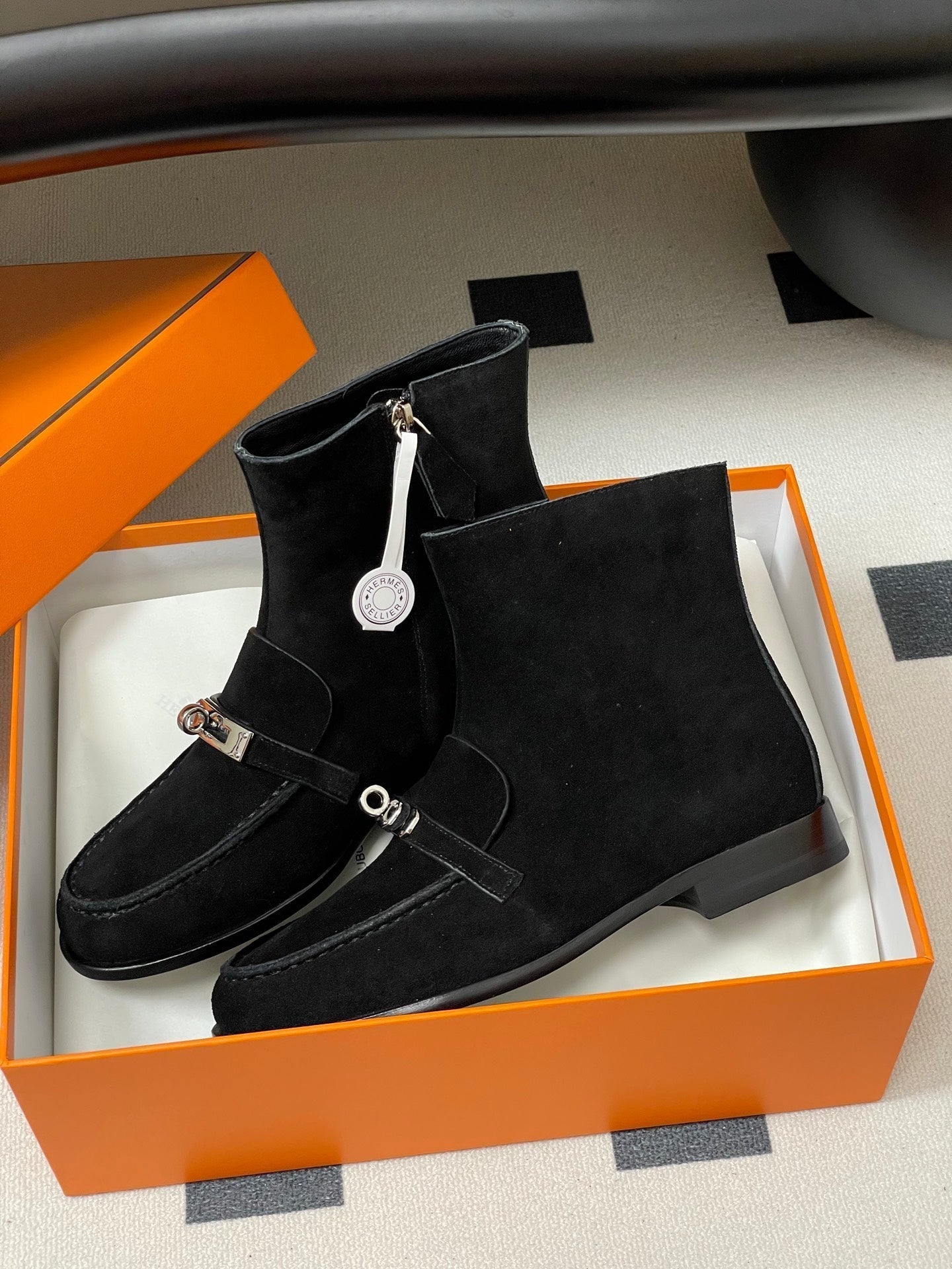 HM  short boots kelly buckle black suede