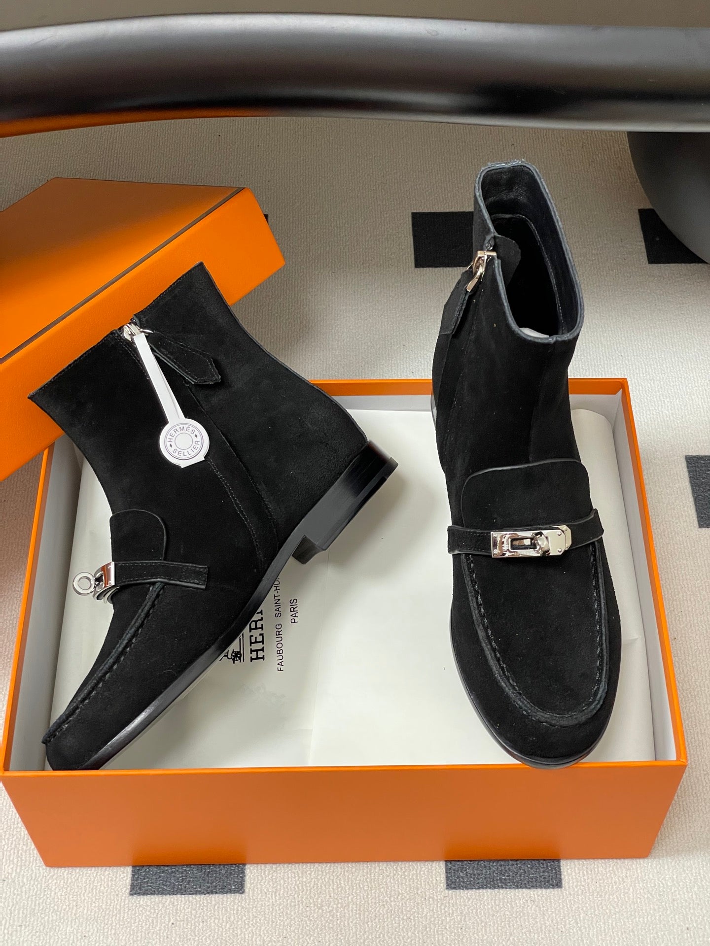 HM  short boots kelly buckle black suede