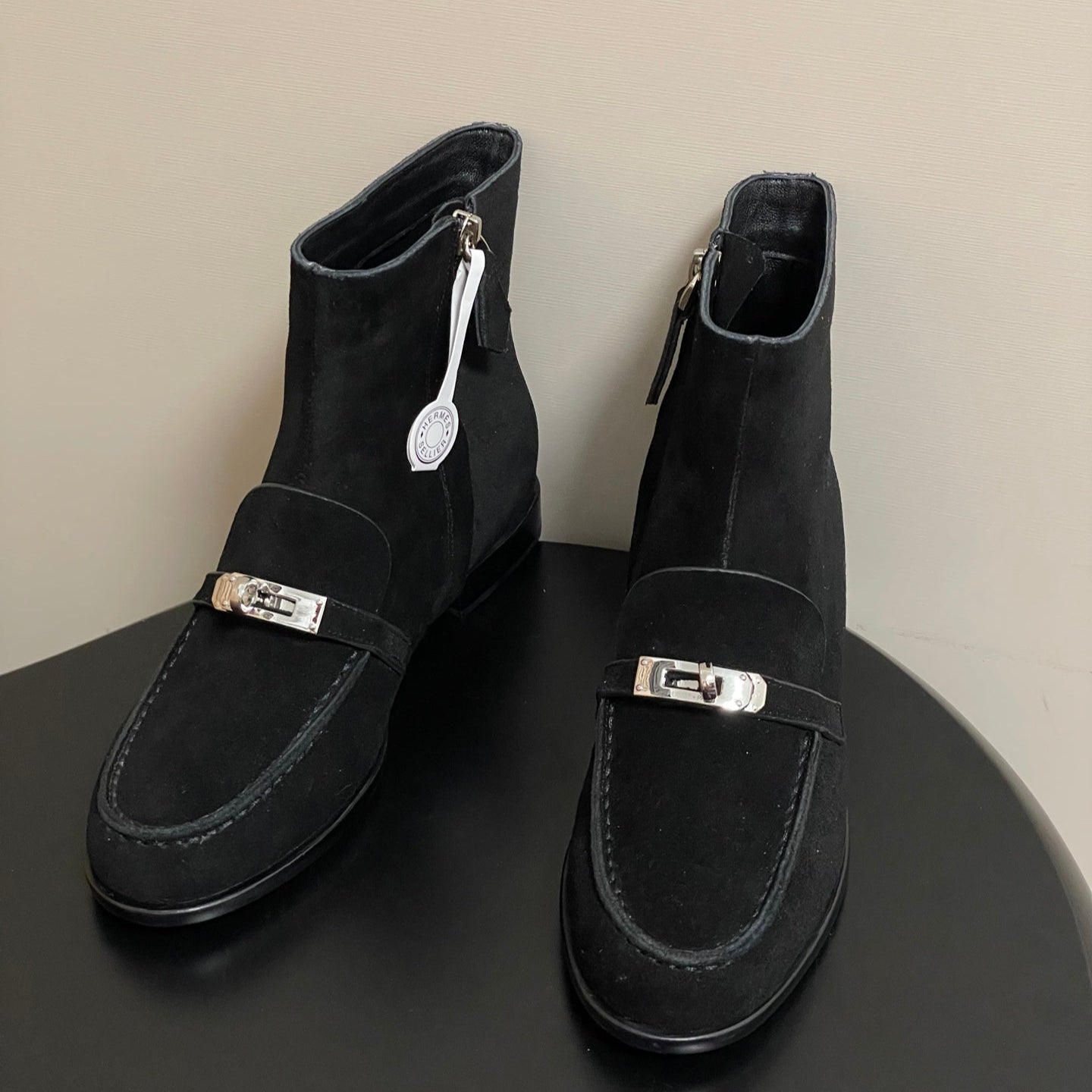 HM  short boots kelly buckle black suede