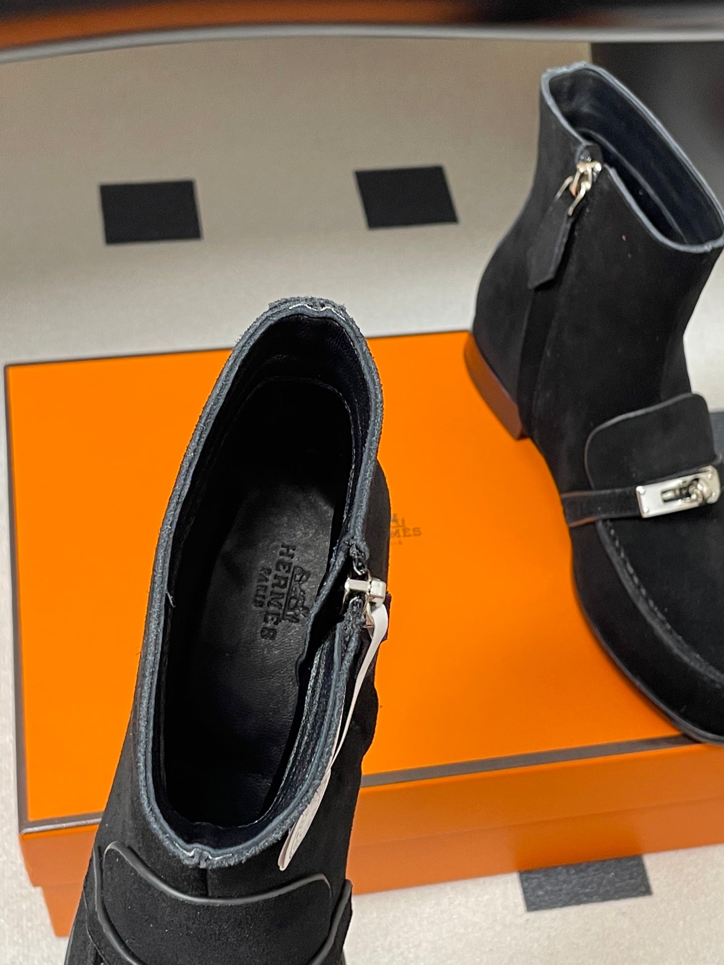 HM  short boots kelly buckle black suede