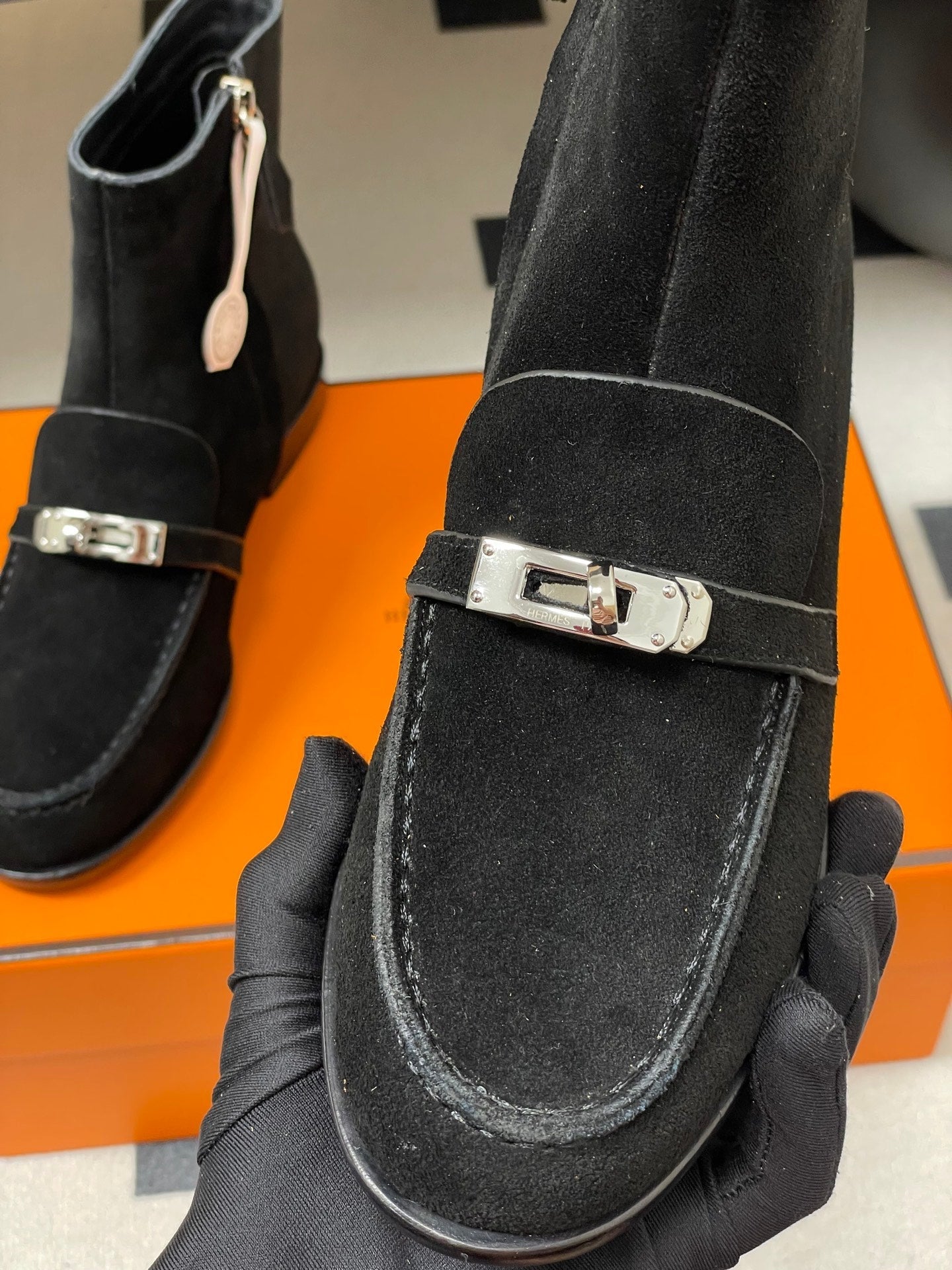 HM  short boots kelly buckle black suede