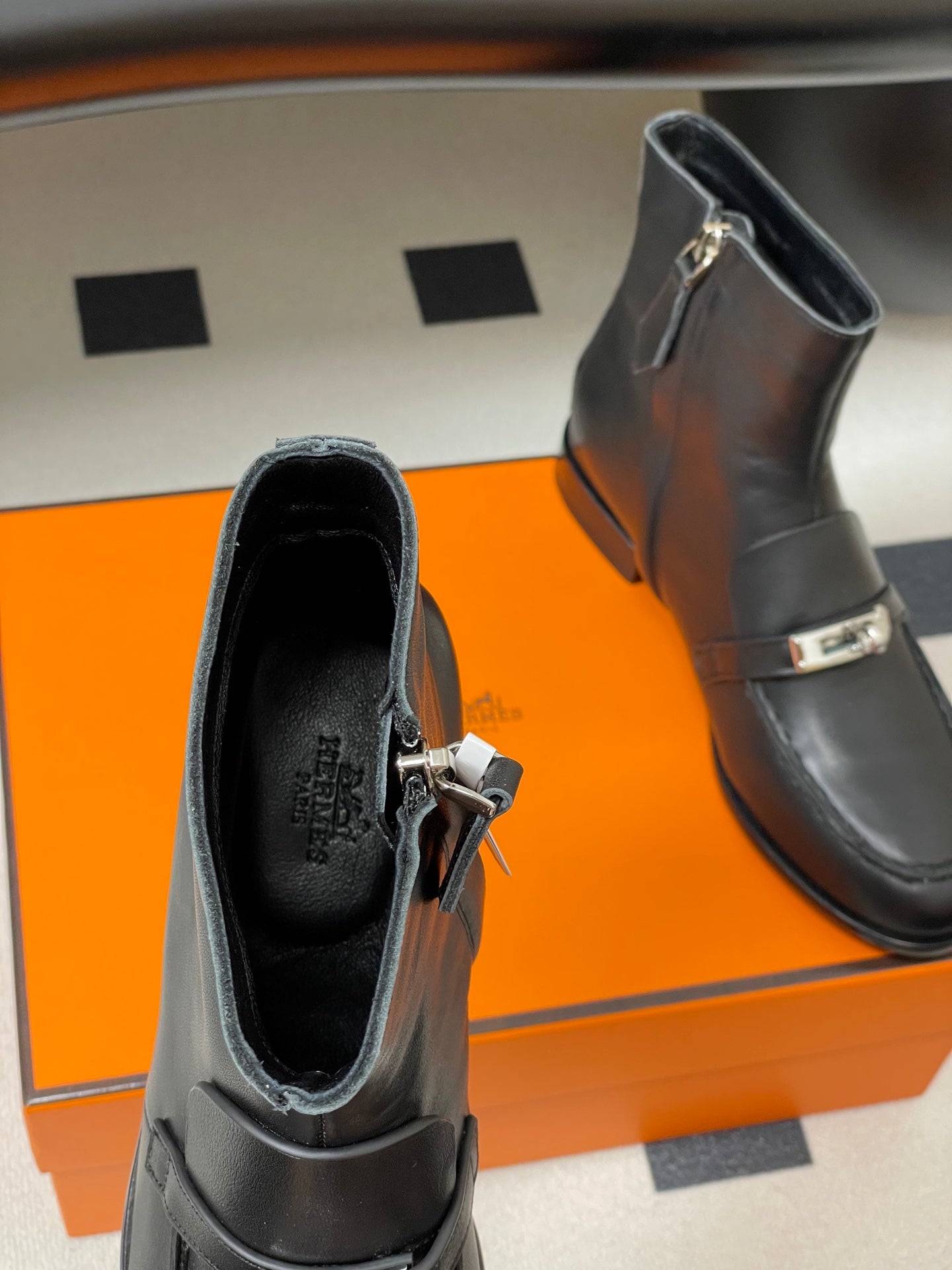 HM  short boots kelly buckle black sheepskin