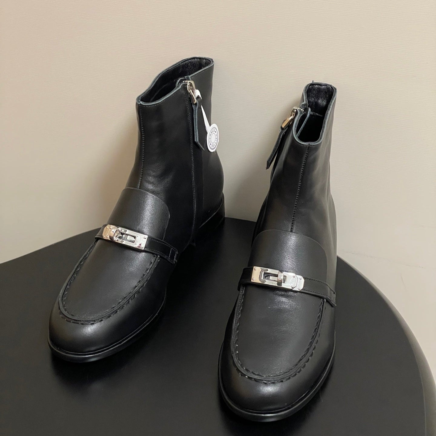 HM  short boots kelly buckle black sheepskin