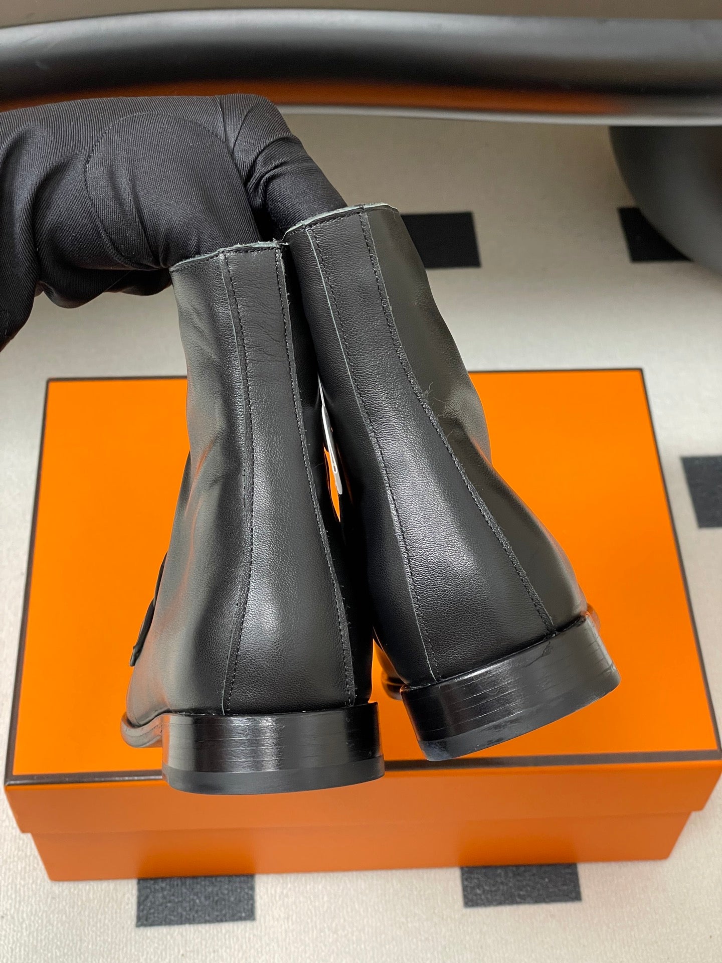 HM  short boots kelly buckle black sheepskin