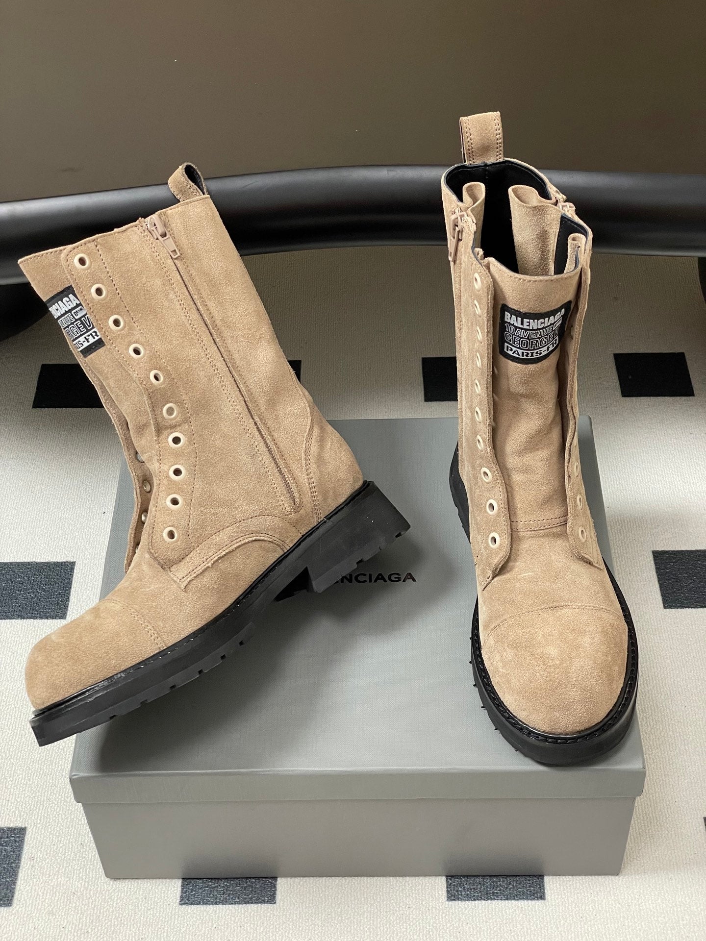 Balenciaga 25ss short boots light beige suede 469071