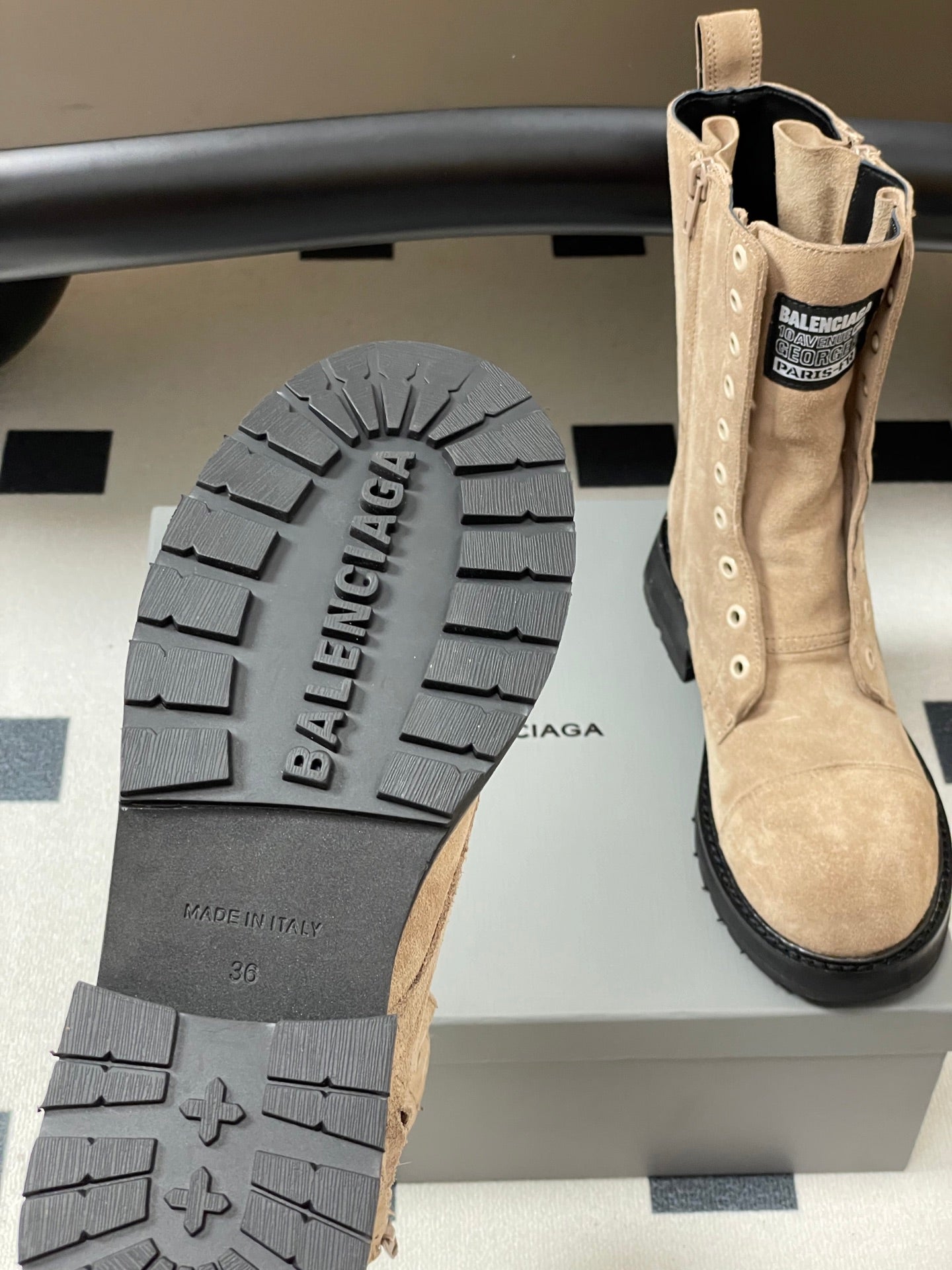 Balenciaga 25ss short boots light beige suede 469071