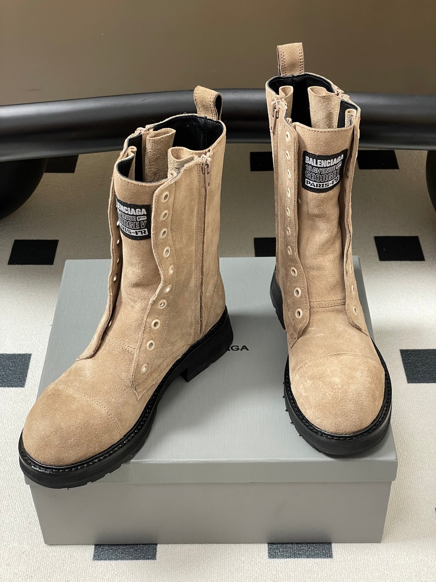 Balenciaga 25ss short boots light beige suede 469071